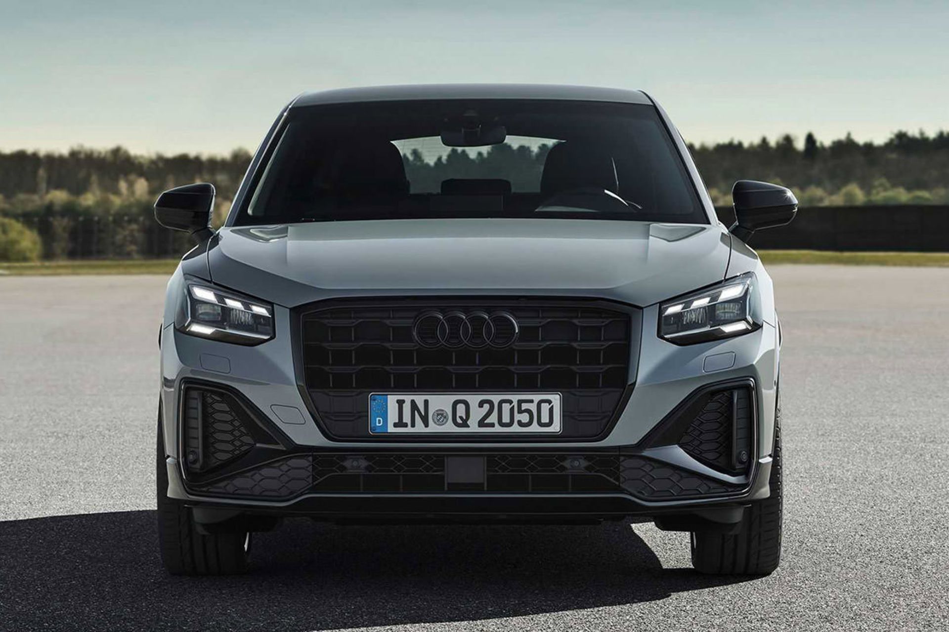 نمای جلو کراس اور آئودی کیو 2 / 2021 Audi Q2 crossover با رنگ خاکستری