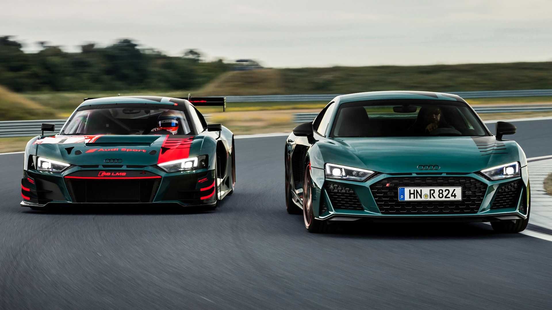 نمای جلو نسخه جهنم سبز خودروی سوپراسپرت آئودی آر8 / Audi R8 Green Hell Edition سبز رنگ در پیست و منظره آسمان