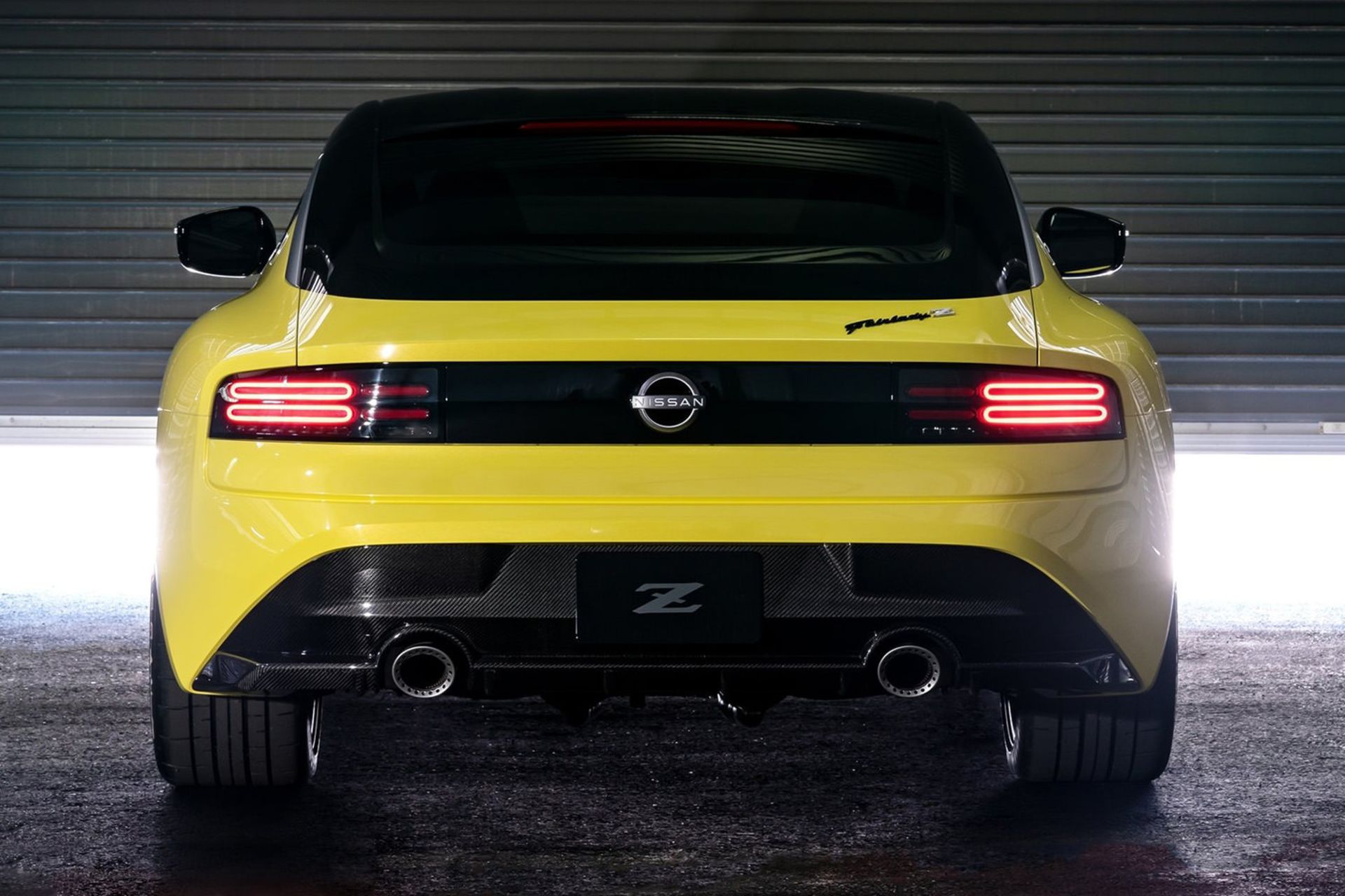 خودرو نیسان Z Proto سپر  و چراغ عقب