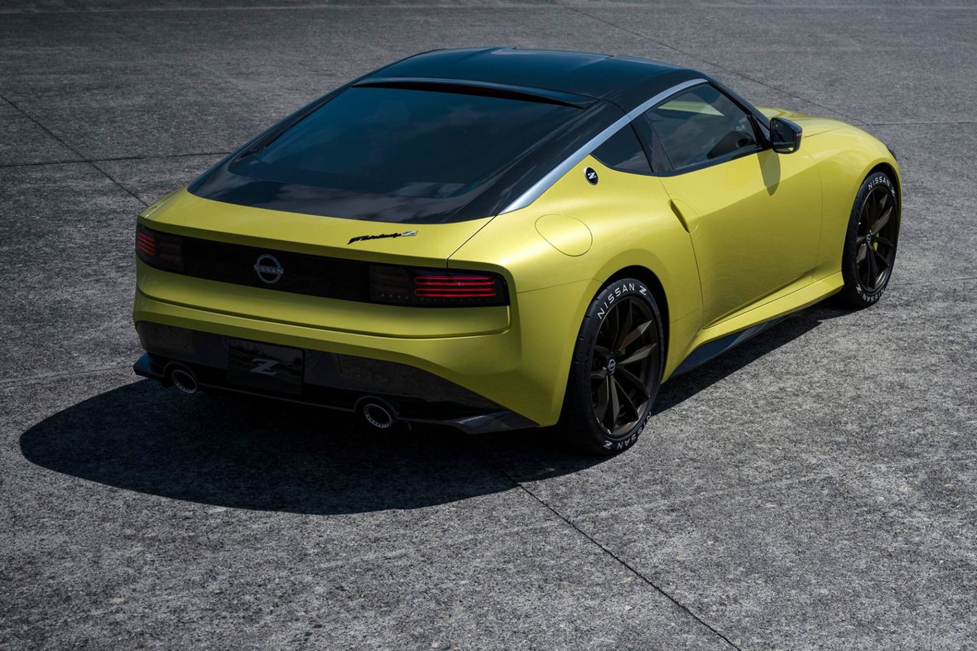 خودرو نیسان Z Proto زرد