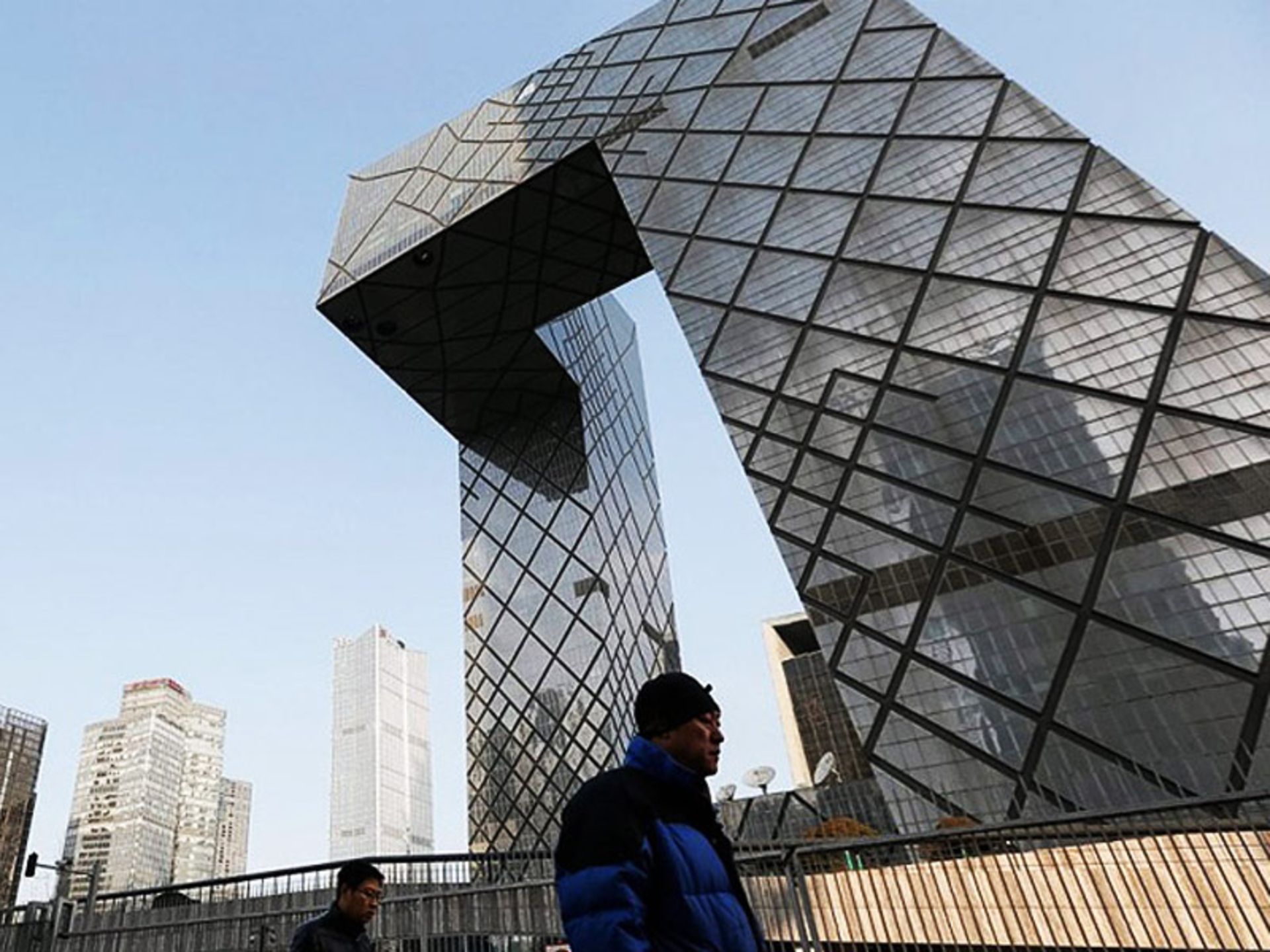 ساختمان تلویزیون ملی چین مشهورترین اثر رم کولهاس