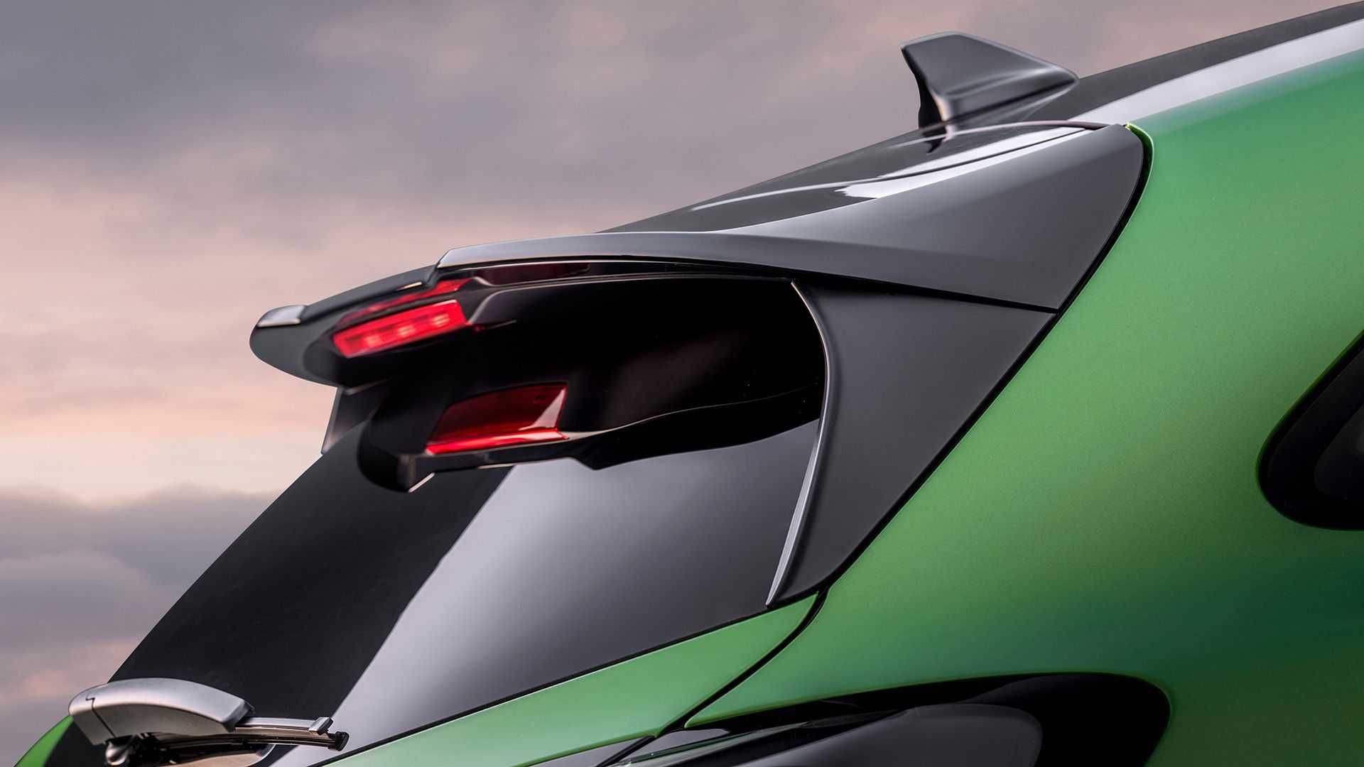 نمای اسپویلر سقفی عقب کراس اور فورد پوما اس تی / 2021 Ford Puma ST سبز رنگ