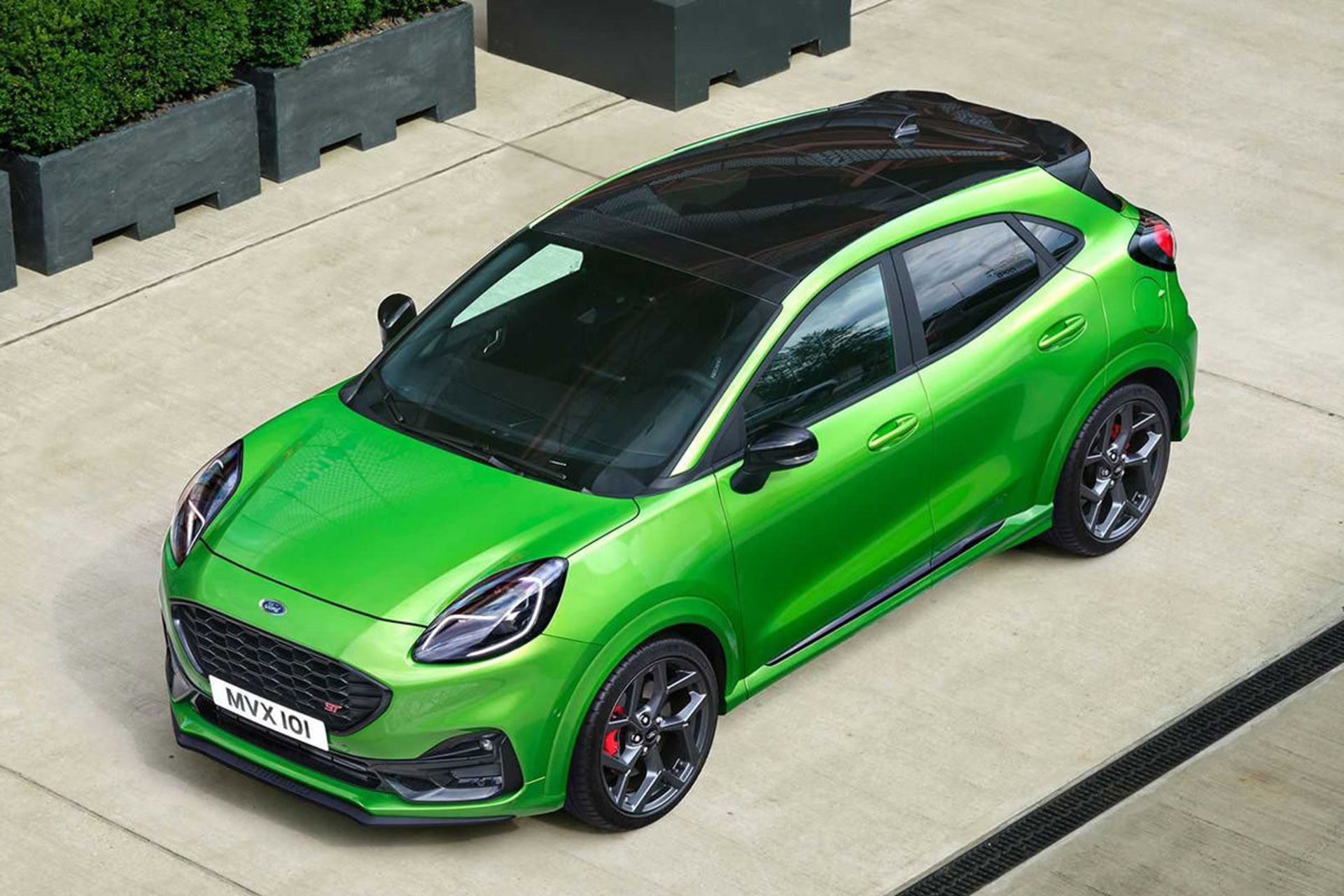 نمای بالا کراس اور فورد پوما اس تی / 2021 Ford Puma ST سبز رنگ