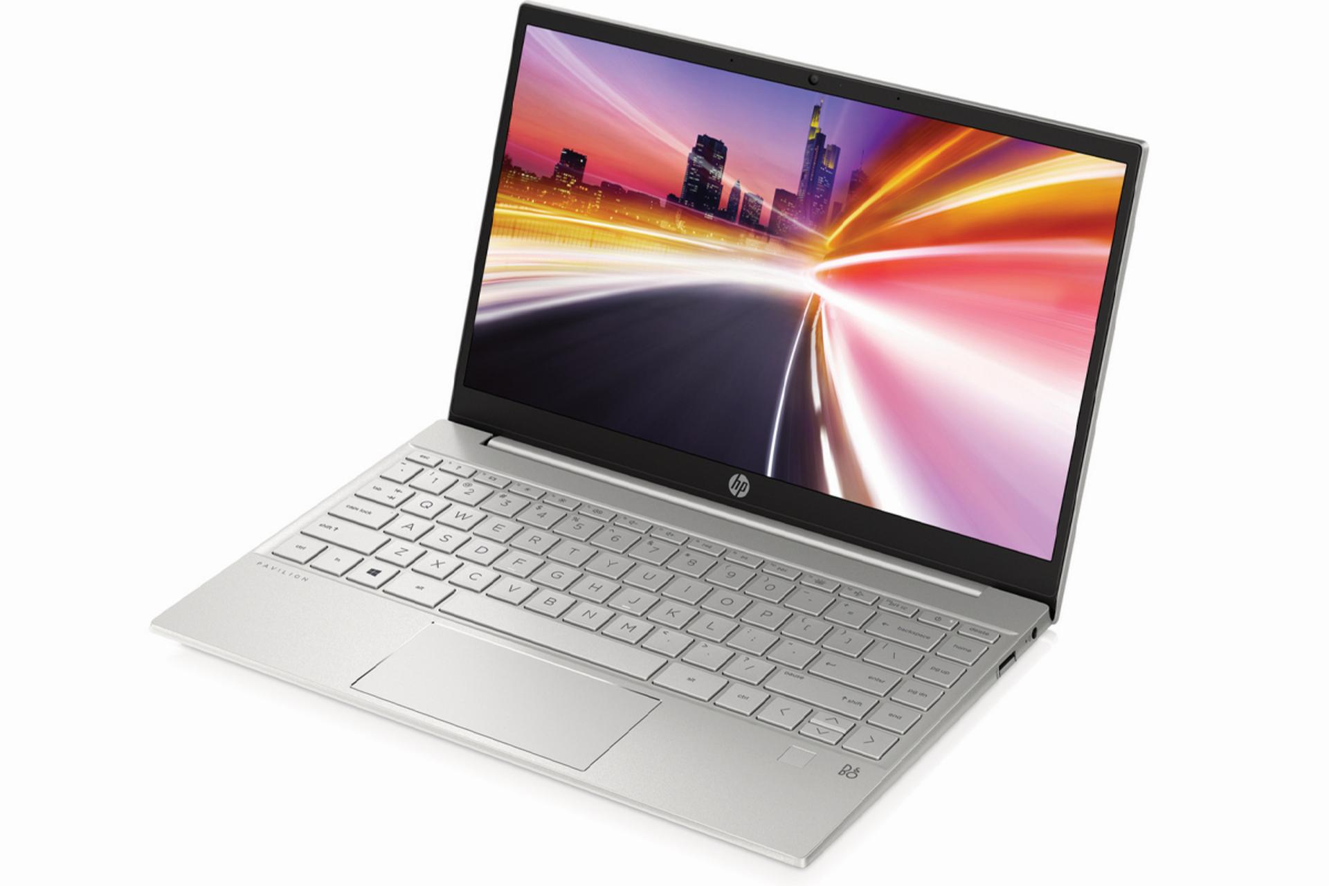 لپ تاپ HP Pavilion 13 مدل 2020 از نمای جلو سفید نمایشگر کیبورد