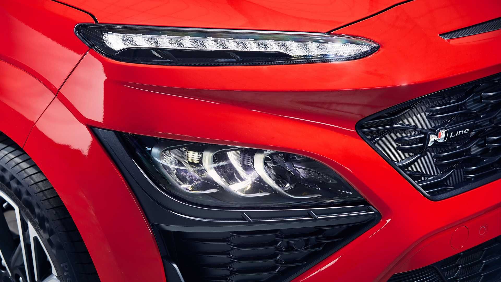 چراغ جلو کراس اور هیوندای کنا ان لاین / Hyundai Kona N-Line crossover قرمز رنگ