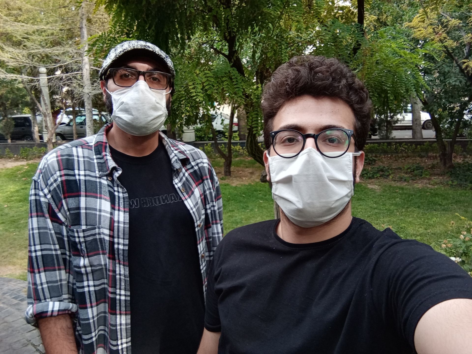 نمونه عکس سلفی ثبت شده توسط آنر ۹ ای - محمدامین صدقی و کاوه رخشنده