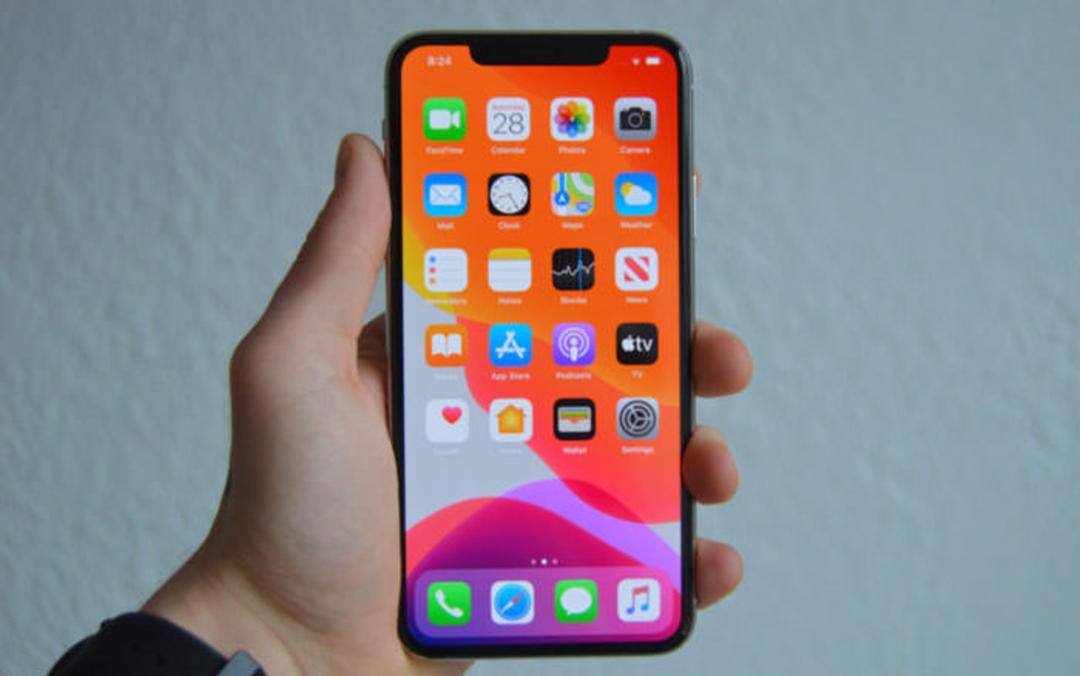آیفون 11 پرو مکس / iPhone 11 Pro Max در دست کاربر