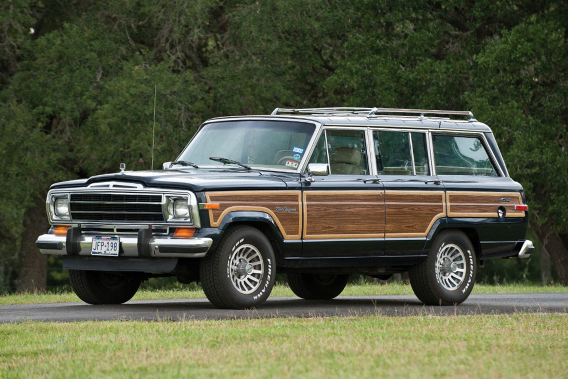 Jeep Grand Wagoneer 1984جیپ گرند واگونیر کلاسیک