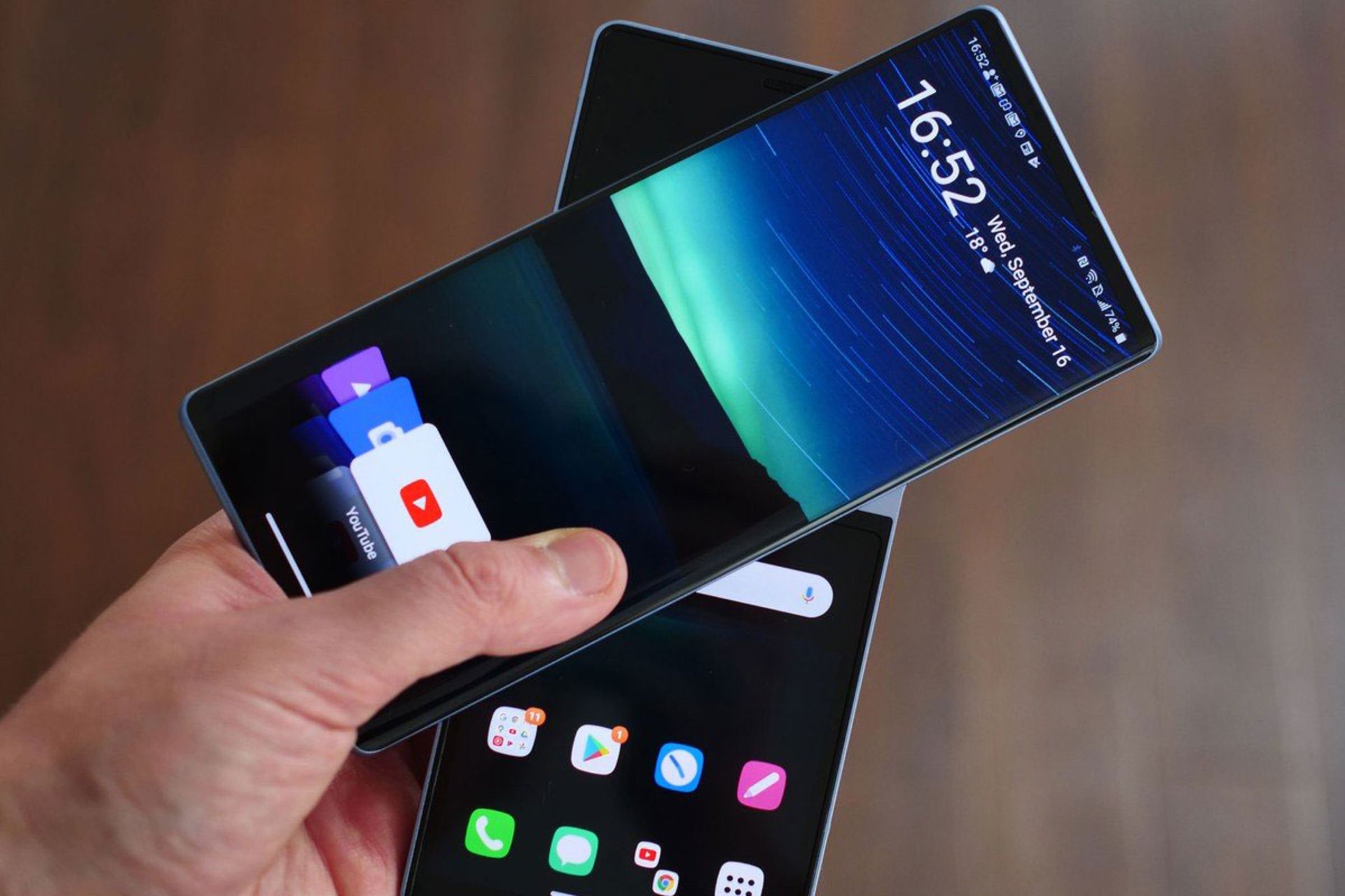 ال جی وینگ LG wing