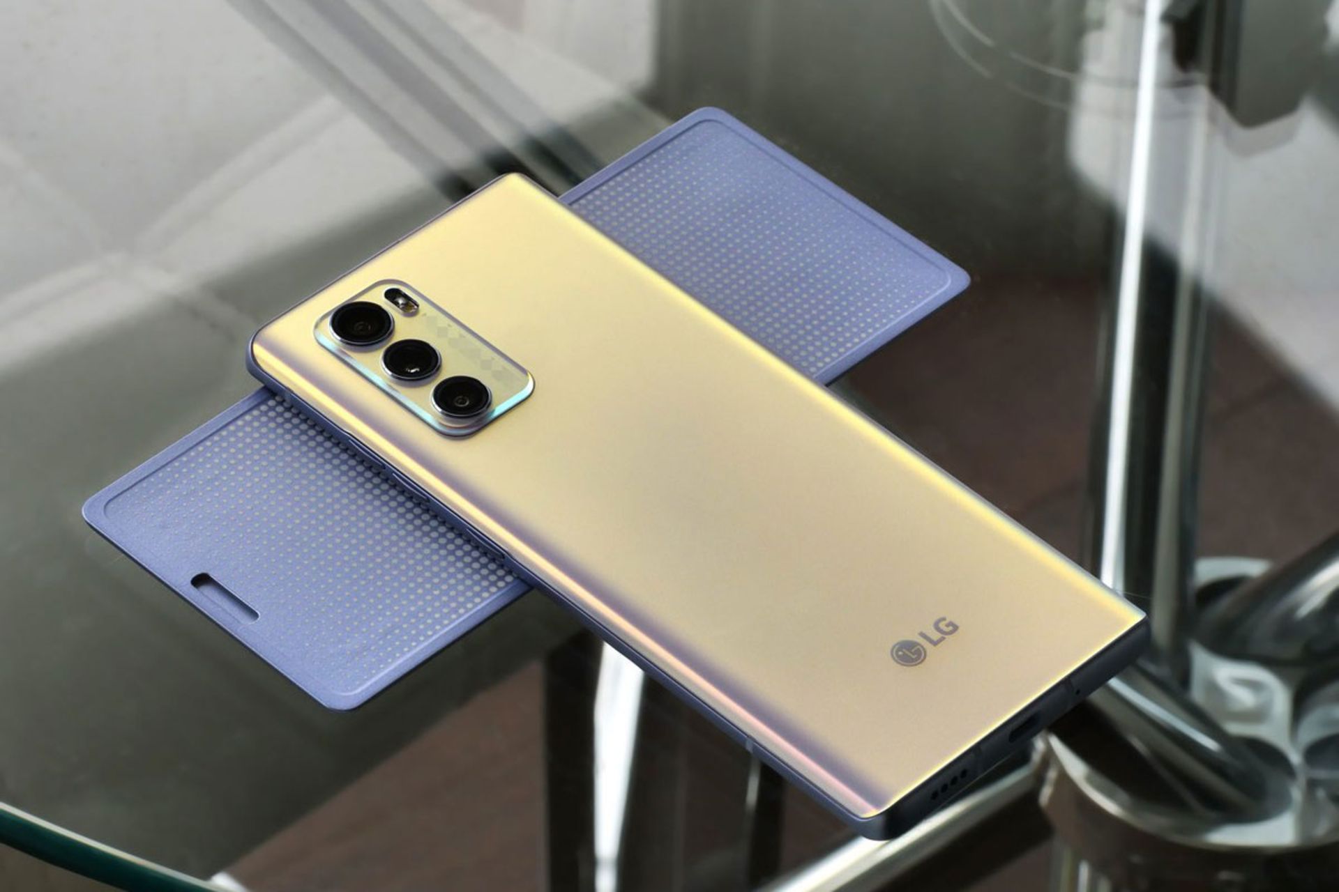 ال جی وینگ LG wing