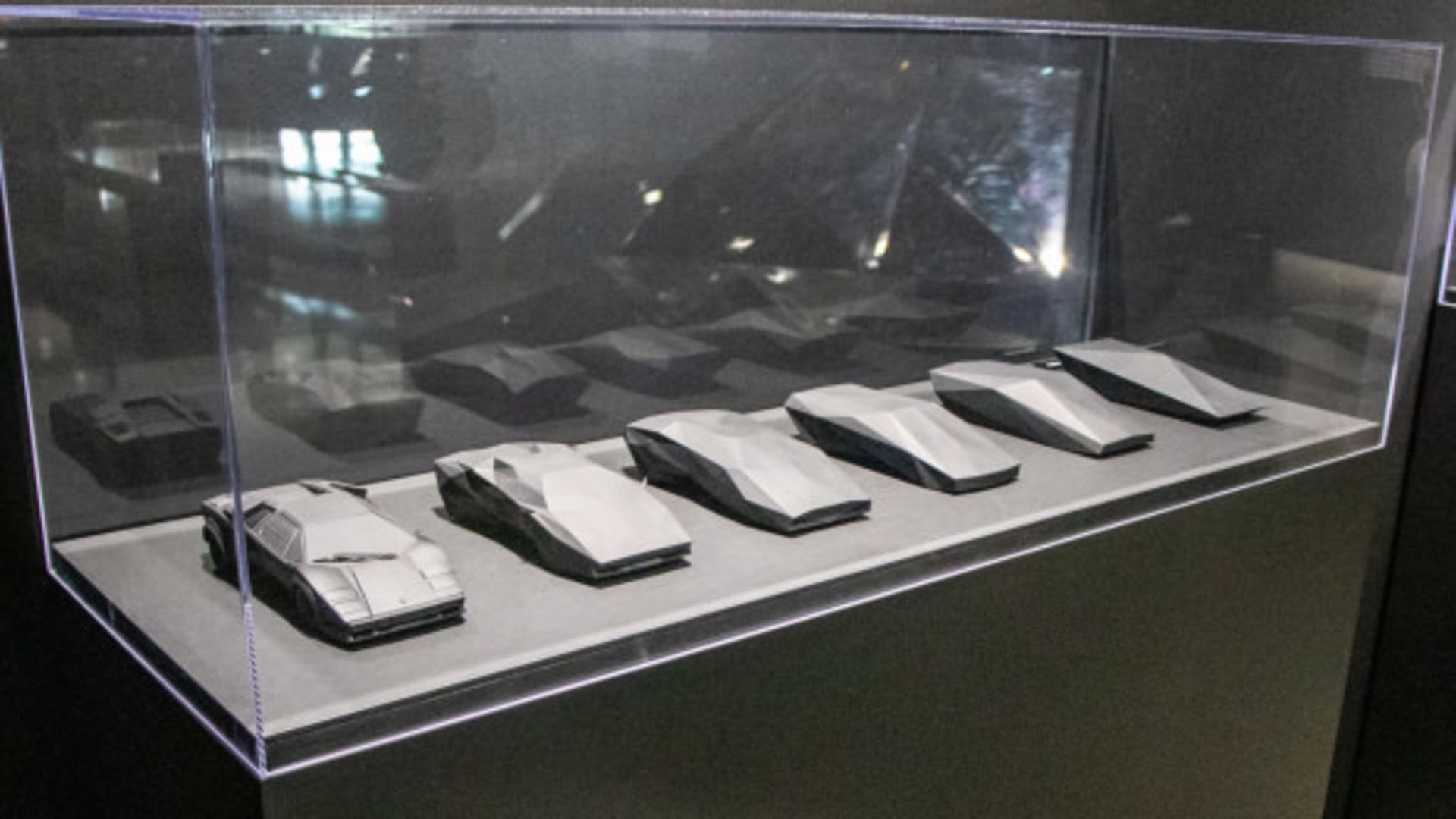 UNITED NUDE برند Lo Res لامبورگینی کانتاش بخشی از پروژه  