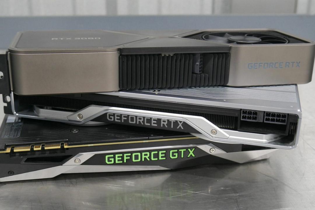 نیم رخ سه کارت گرافیک RTX 3080 انویدیا