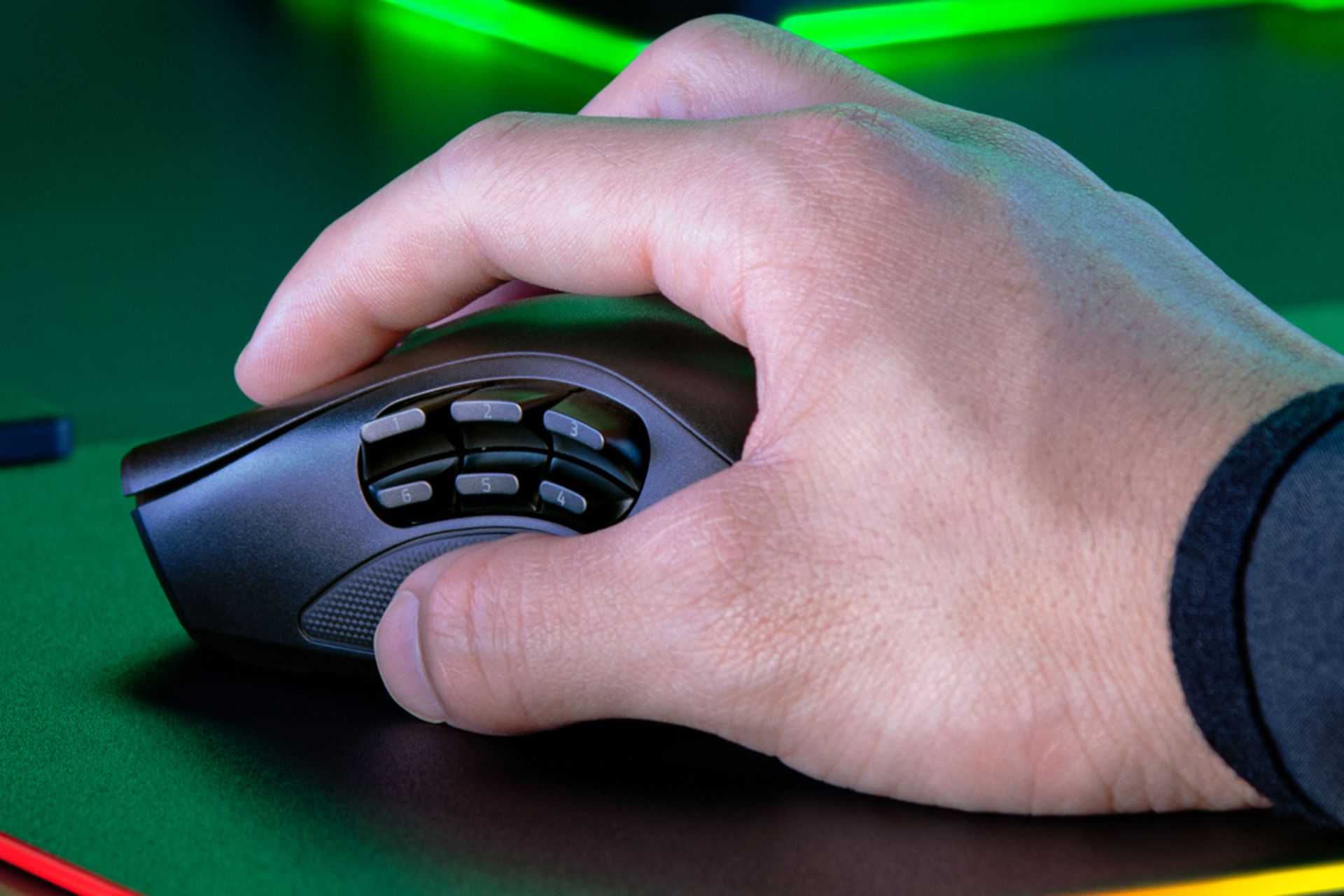 نمای نزدیک صفحه 6 دکمه ماوس گیمینگ ریزر ناگا پرو / Razer Naga Pro 