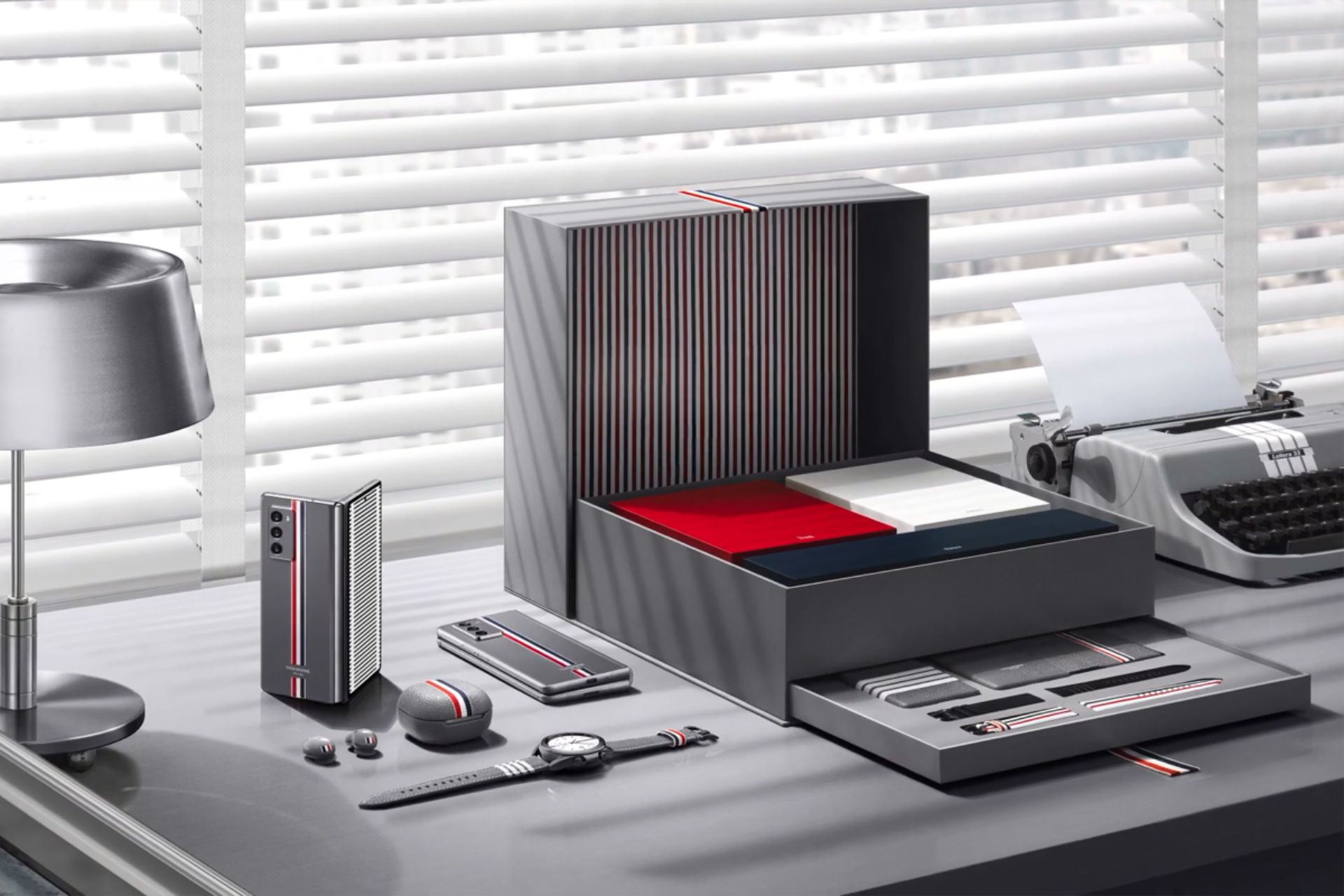 پکیج گلکسی زد فولد 2 تام برون / Z Fold 2 Thom Browne شامل واچ 3 و بادز لایو