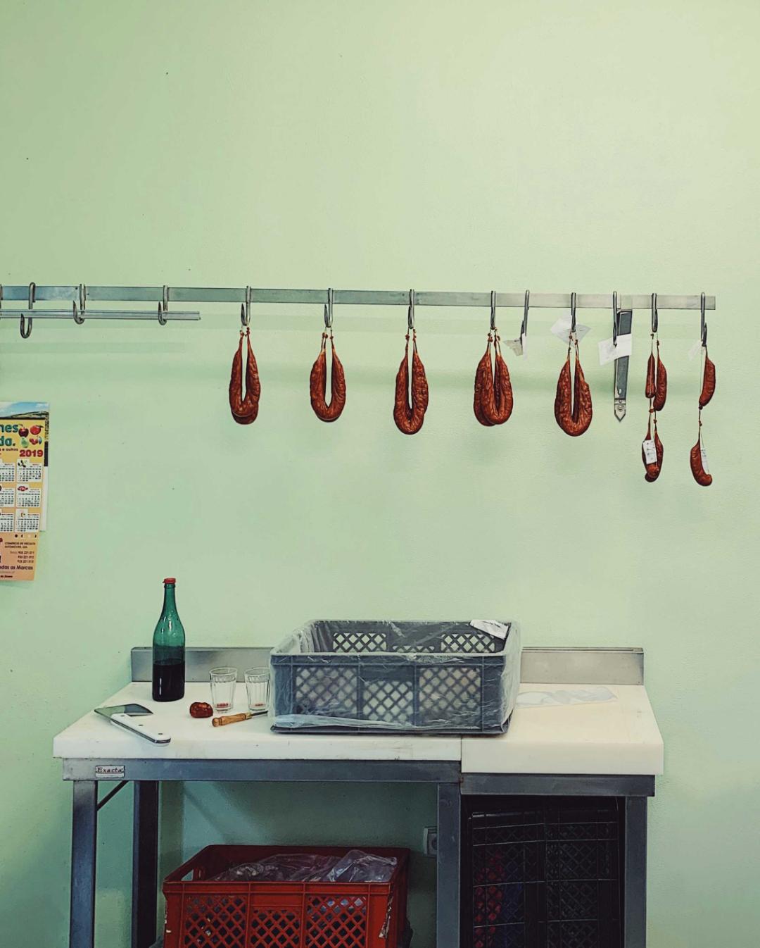 the-wine-bottle-and-the-seven-chouriços-joao-cabaco