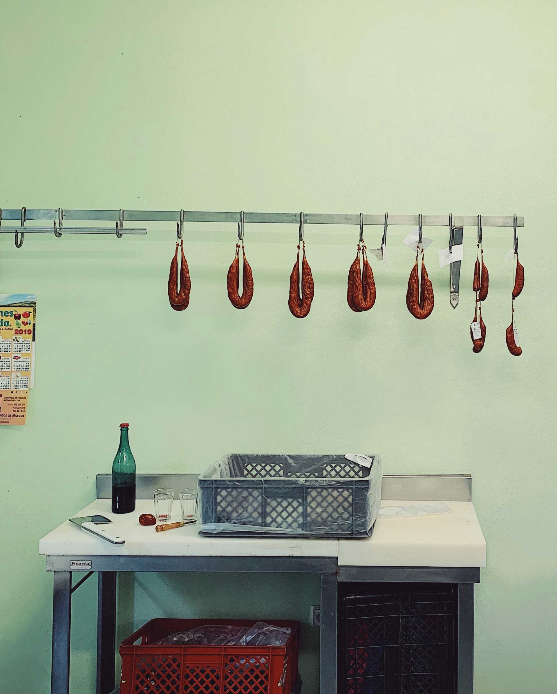 the-wine-bottle-and-the-seven-chouriços-joao-cabaco