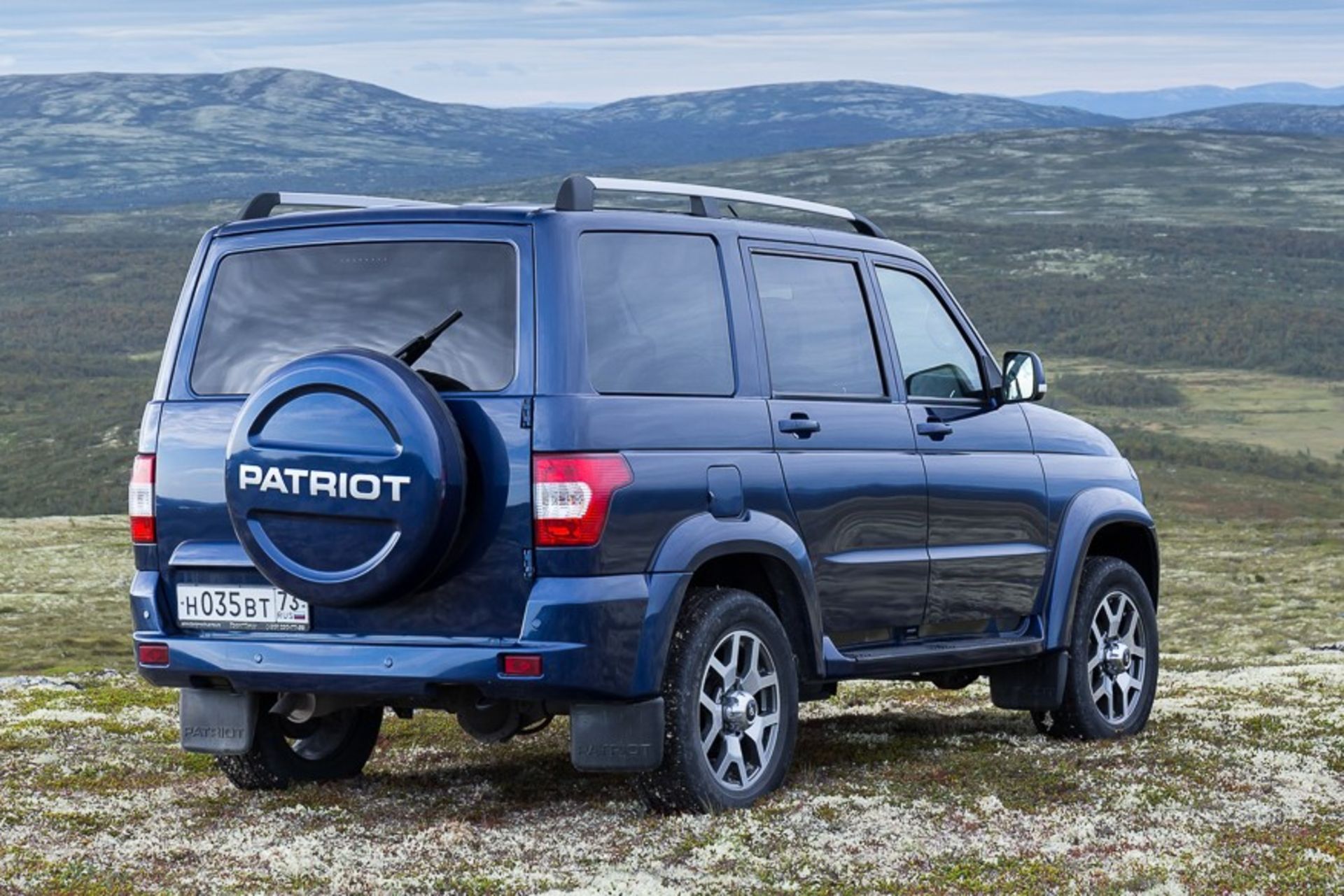 UAZ patriot  یواز پاتریوت شاسی بلند روسی نمای پشت