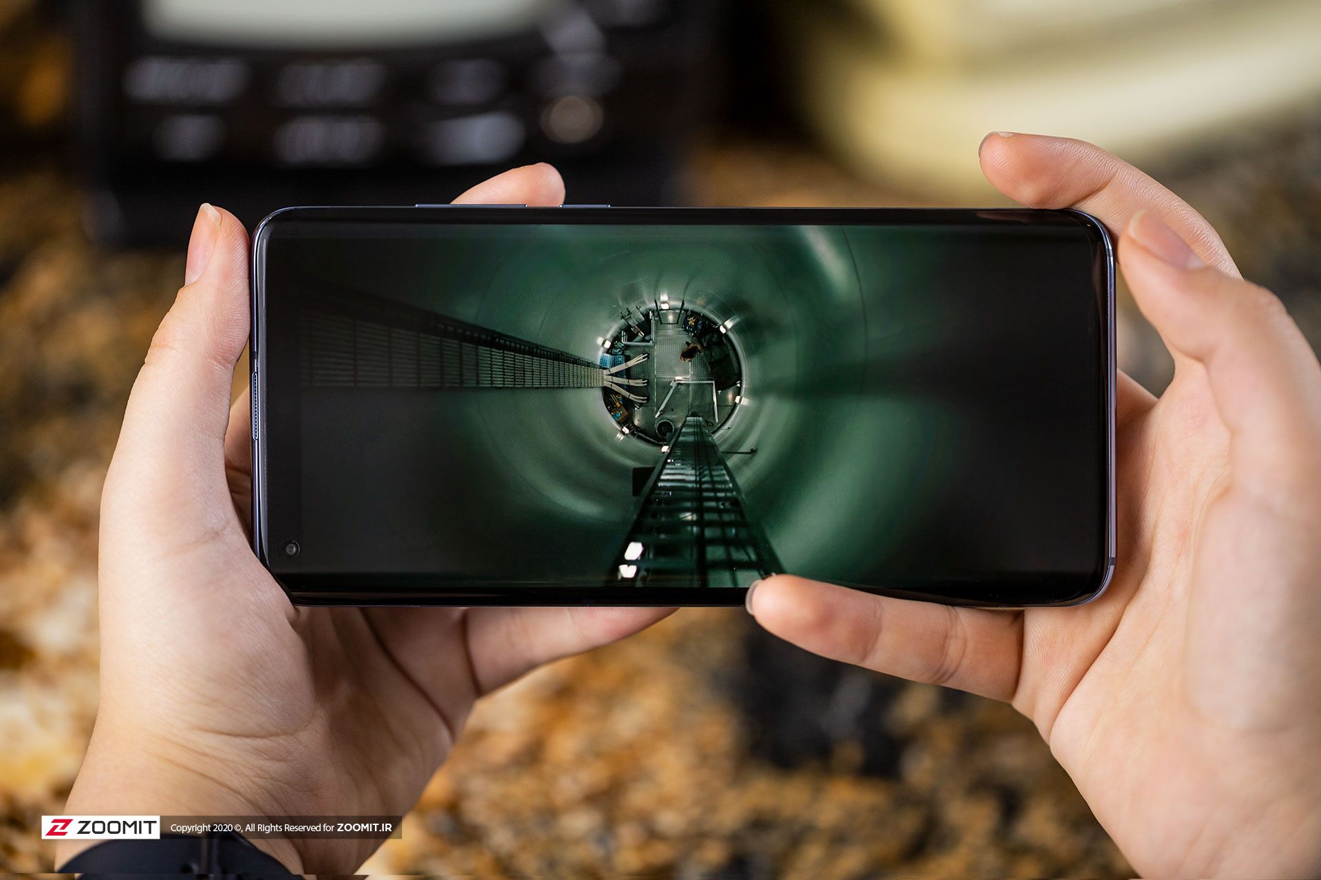 گوشی شیائومی می ۱۰ / Xiaomi Mi 10 5G در حال پخش فیلم