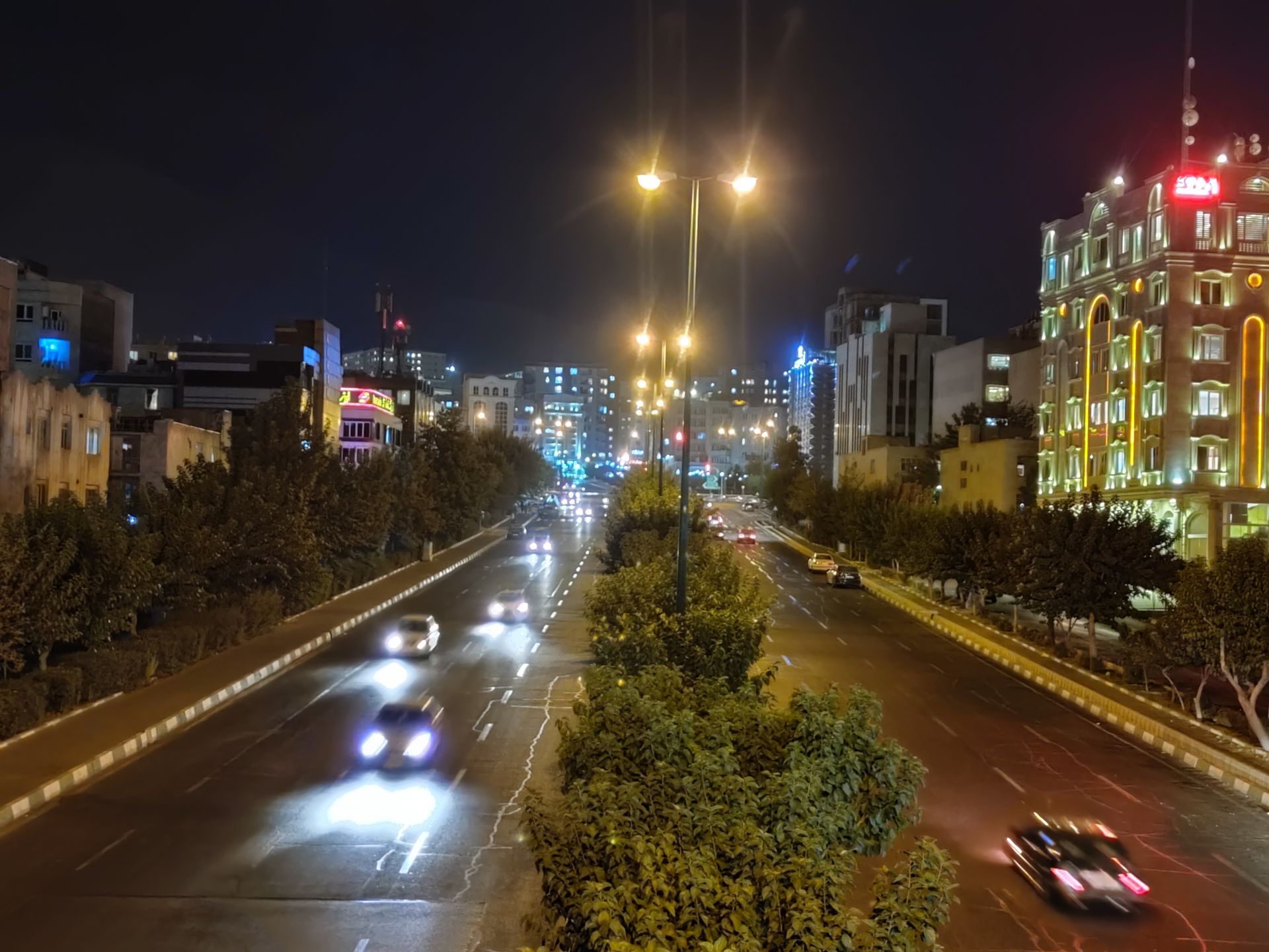 نمونه عکس 2X دوربین اصلی شیائومی می 10 در محیط کم نور - سردار جنگل