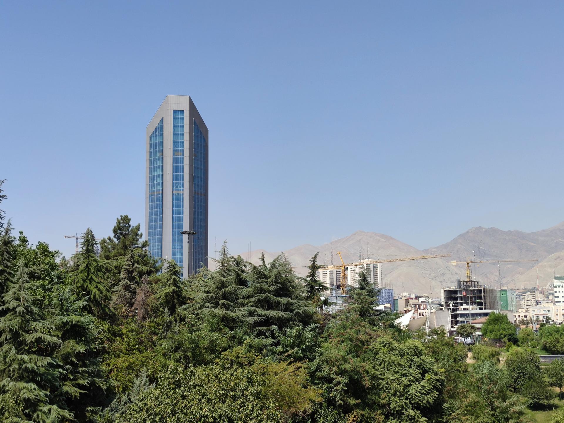 نمونه عکس دوربین اصلی شیائومی می 10 با بزرگنمایی 2X - ساختمان پارک آب و آتش