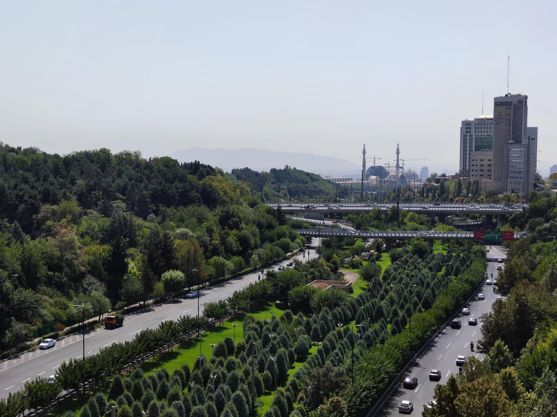 نمونه عکس دوربین اصلی شیائومی می 10 با بزرگنمایی 2X - بزرگراه مدرس