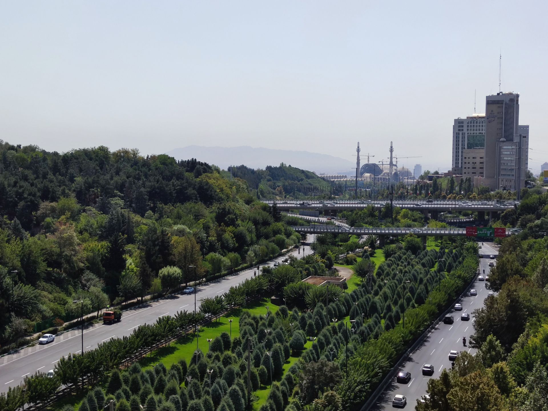 نمونه عکس دوربین اصلی شیائومی می 10 با بزرگنمایی 2X - بزرگراه مدرس