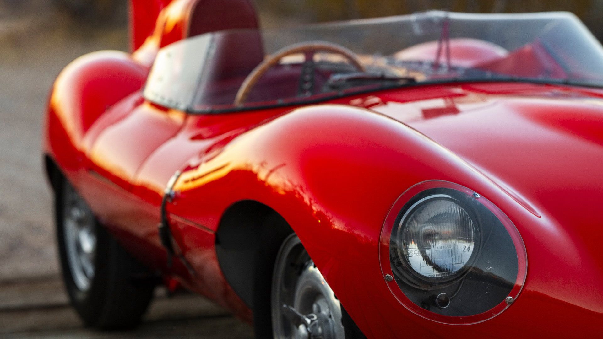 نمای چراغ جلو جگوار دی تایپ کلاسیک مدل 1955 / 1955 Jaguar D-Type قرمز رنگ