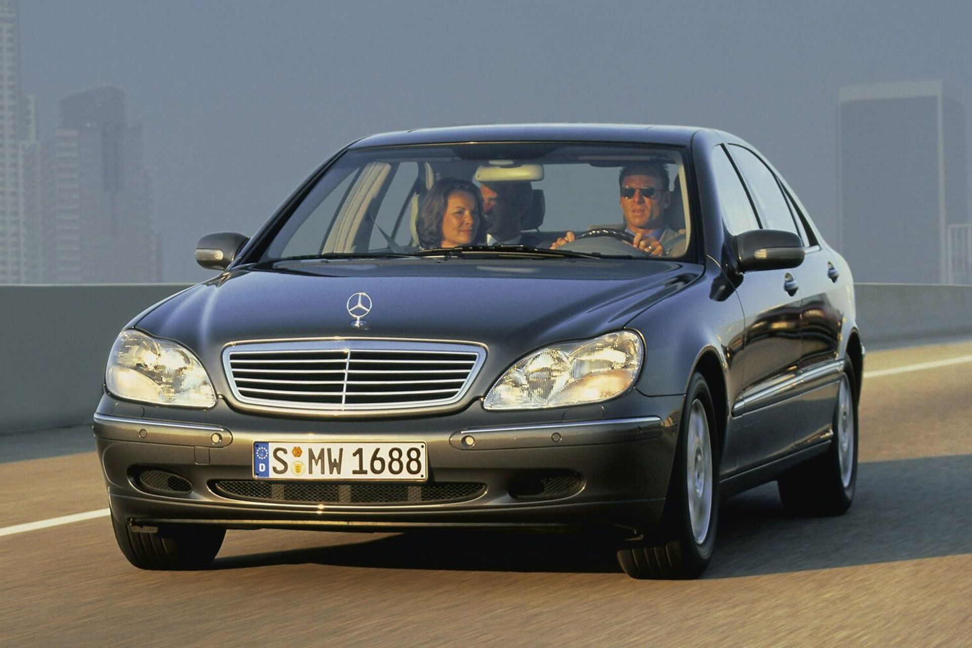 مرجع متخصصين ايران نسل W220 خودرو مرسدس بنز كلاس اس / Mercedes-Benz S-Class