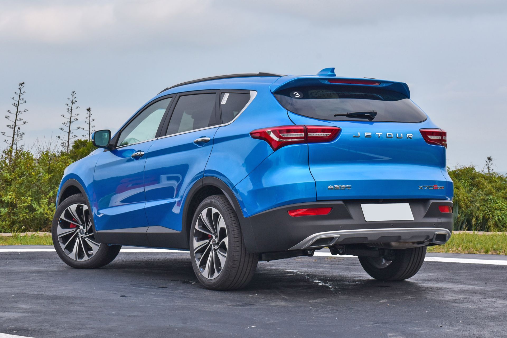 jetour x70  چری جتور ایکس70 بهمن خودرو نمای پشت