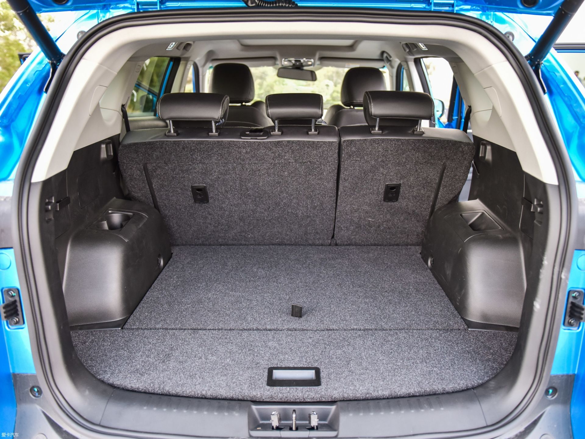 jetour x70  چری جتور ایکس70 بهمن خودرو صندوق عقب