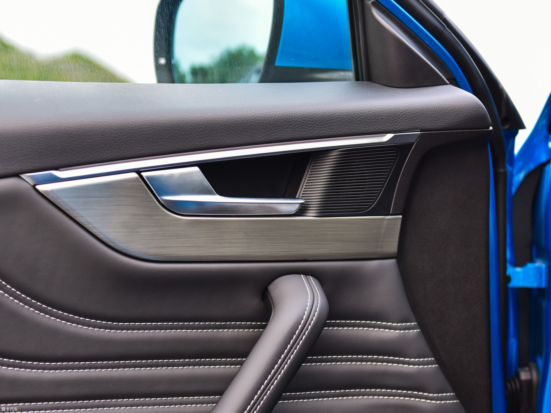 jetour x70  چری جتور ایکس70 بهمن خودرو تودری و دستگیره