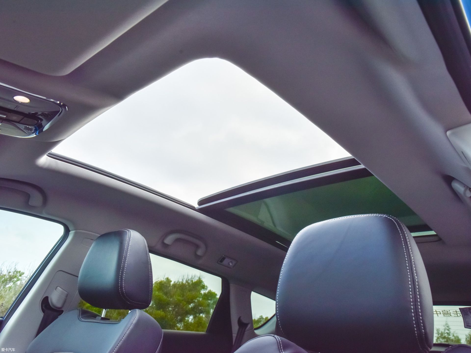 jetour x70  چری جتور ایکس70 بهمن خودرو سانروف پانورامیک