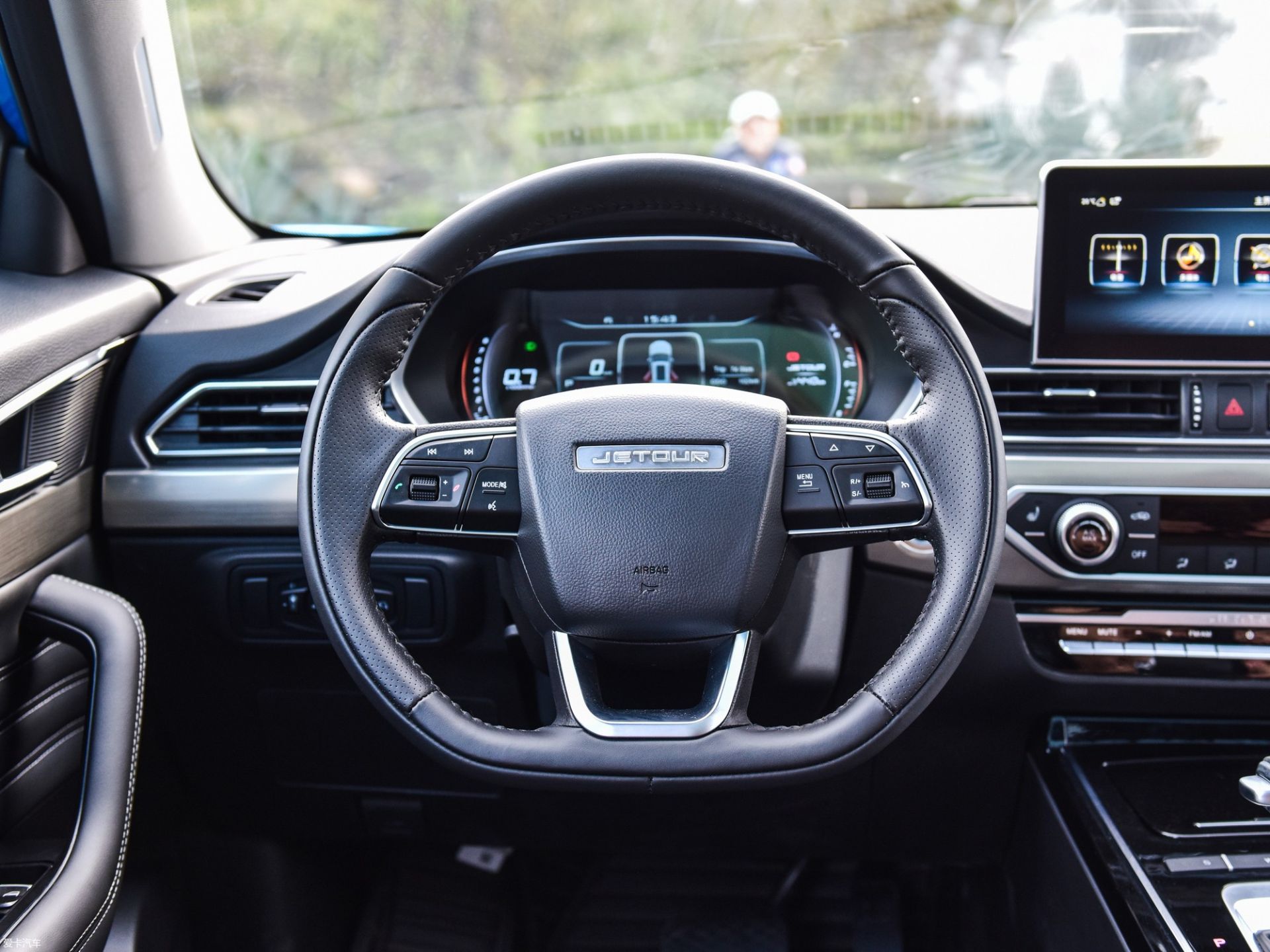 jetour x70  چری جتور ایکس 70 بهمن خودرو نمای فرمان