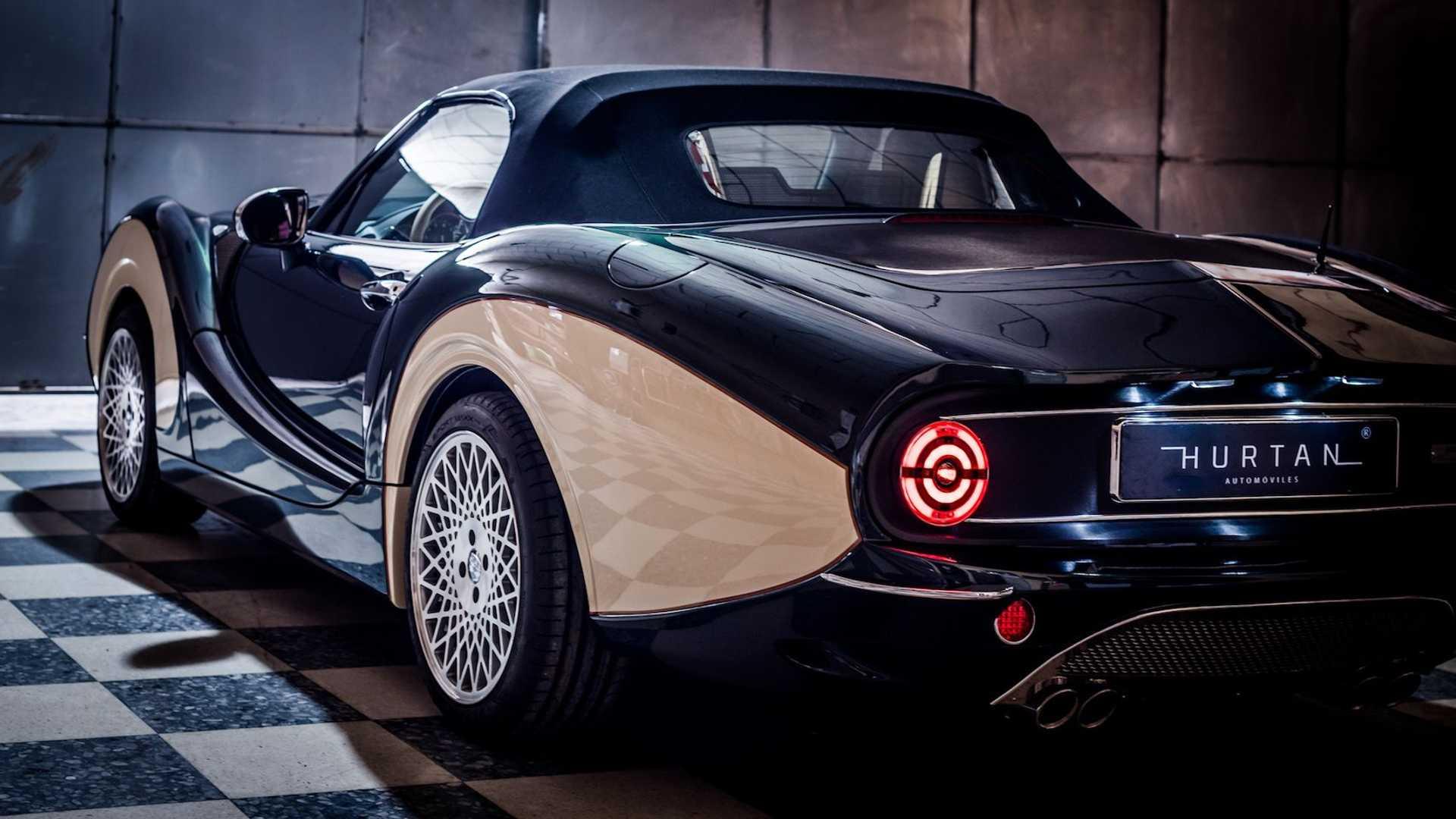 نمای سه چهارم عقب رودستر کلاسیک هورتان گرند آلبایسین / Hurtan Grand Albaycin مبتنی بر مزدا میاتا / Mazda Miata MX-5 سبز رنگ