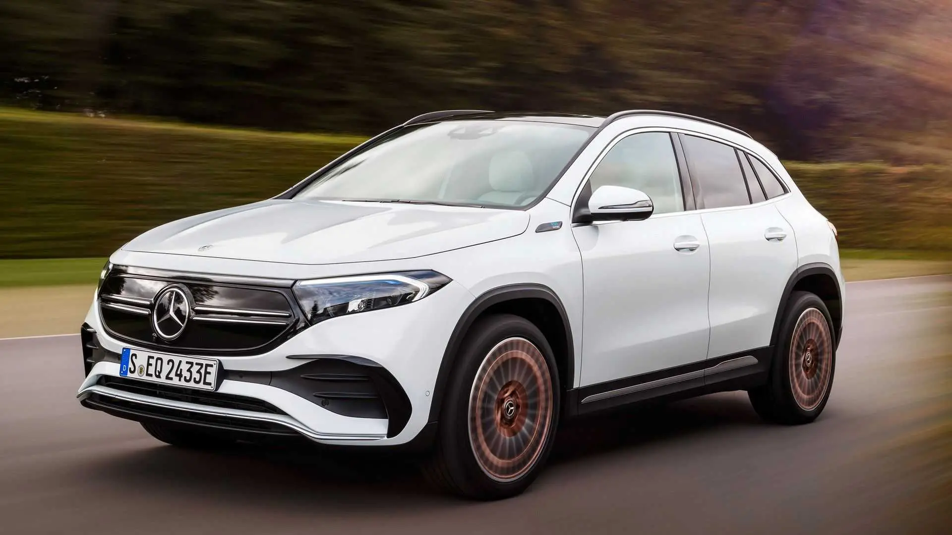Mercedes-Benz EQA مرسدس بنز برقی ای کیو ای نمای روبرو