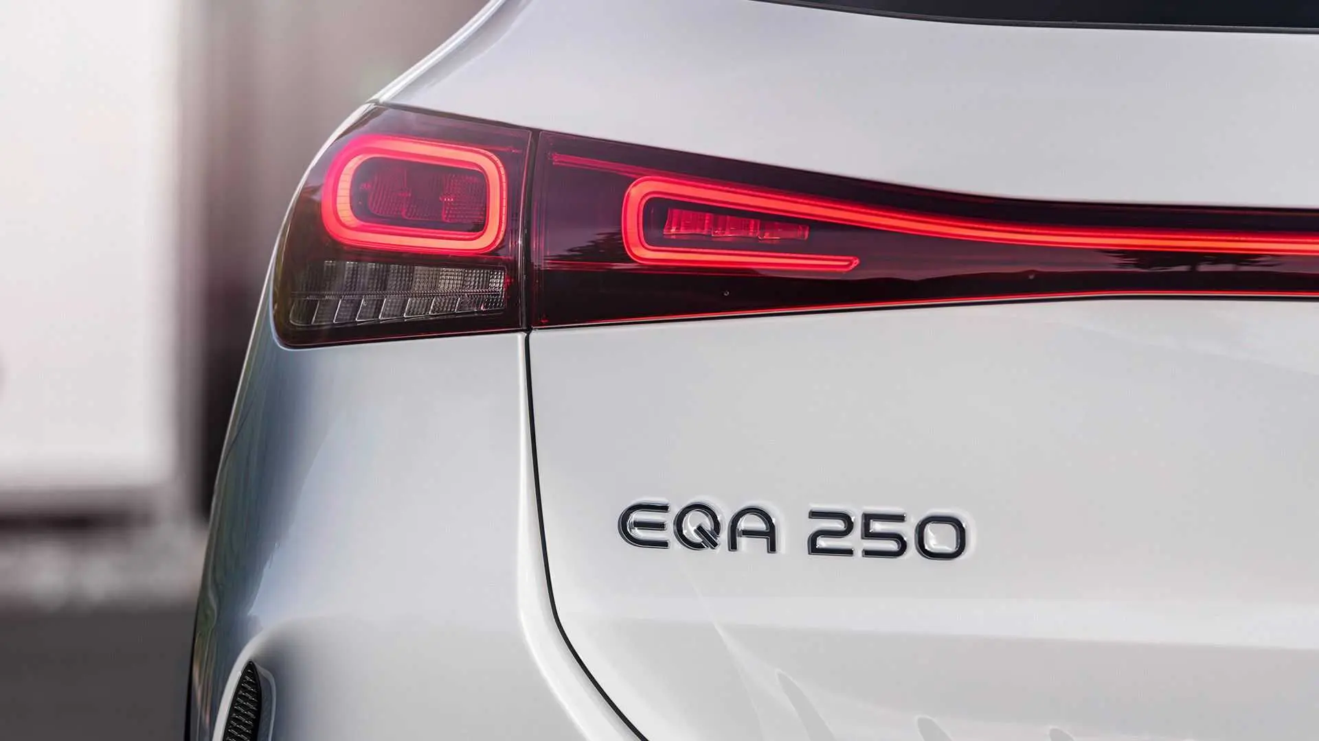 Mercedes-Benz EQA مرسدس بنز برقی ای کیو ای  چراغ عقب