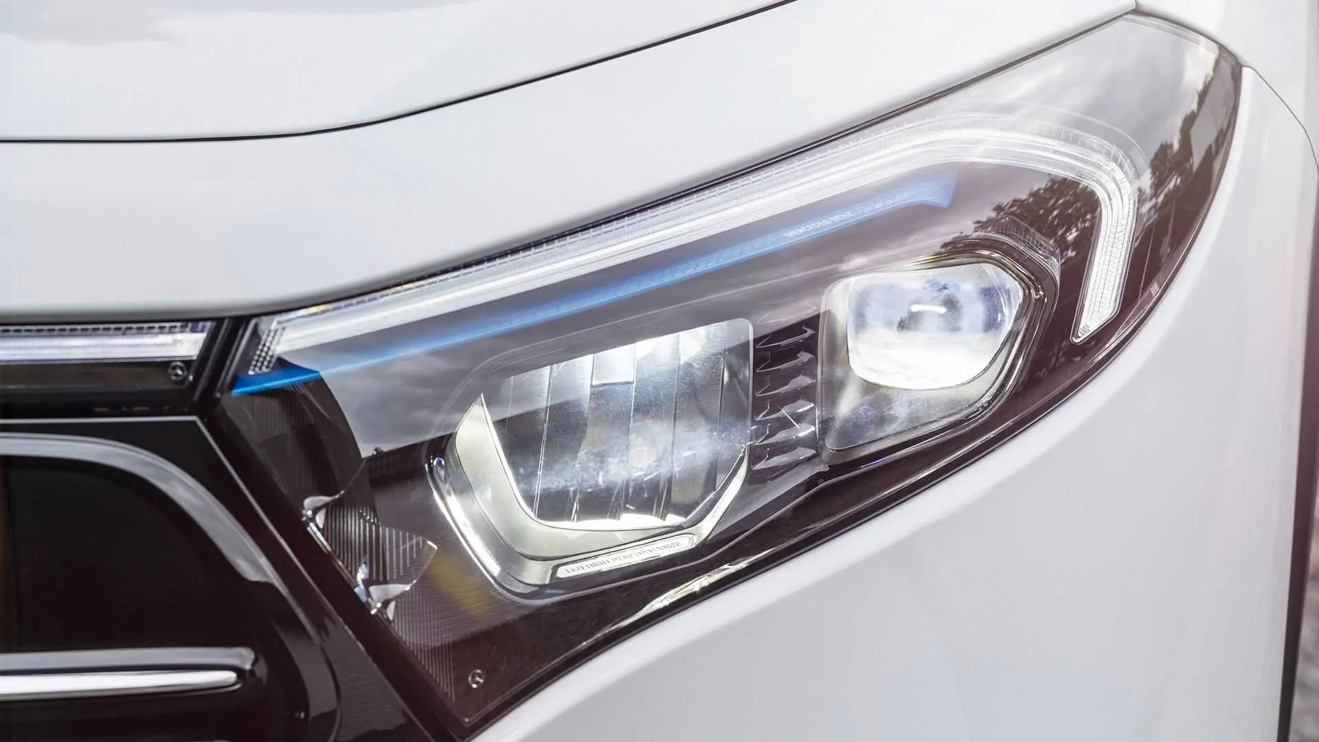 Mercedes-Benz EQA مرسدس بنز برقی ای کیو ای نمای چراغ جلو