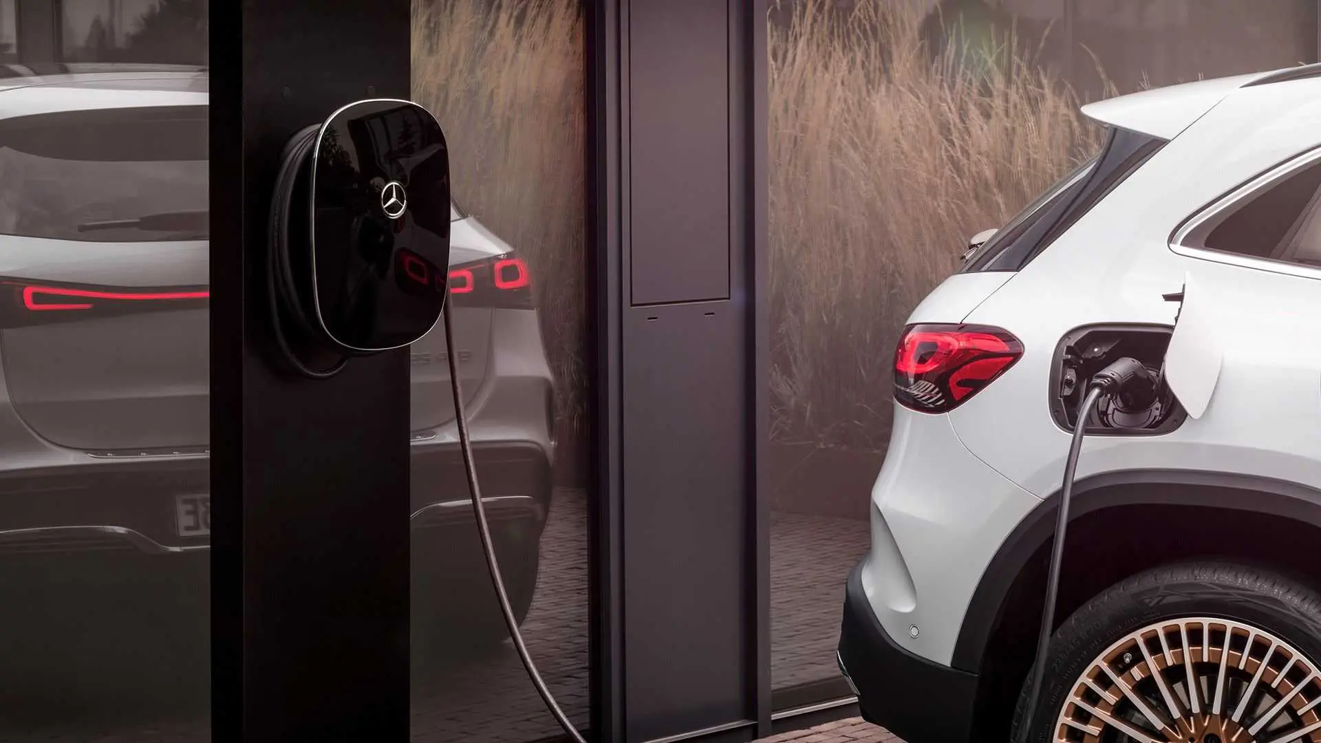 Mercedes-Benz EQA مرسدس بنز برقی ای کیو ای شارژر