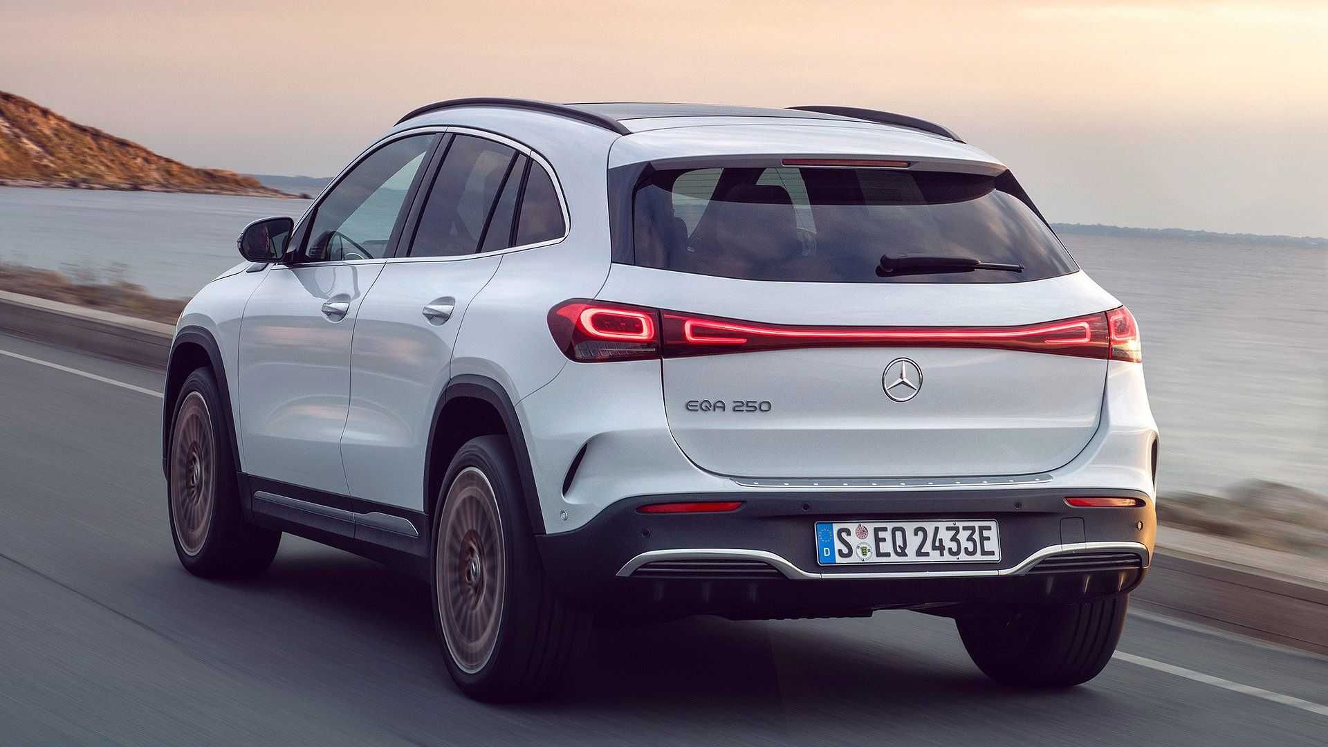 Mercedes-Benz EQA مرسدس بنز برقی ای کیو ای نمای پشت