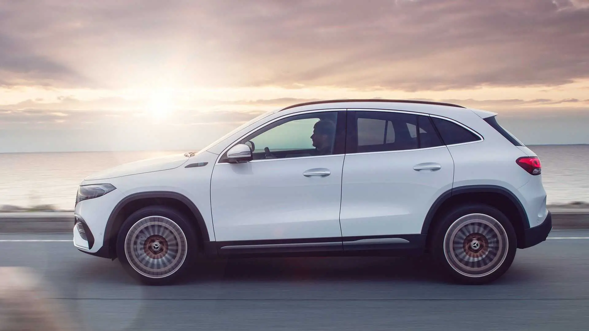 Mercedes-Benz EQA مرسدس بنز برقی ای کیو ای نمای جانبی