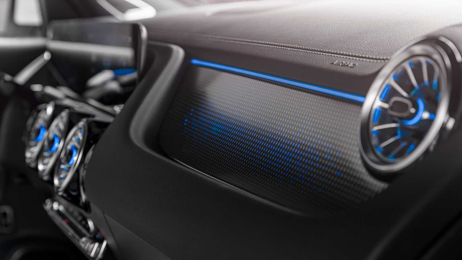 Mercedes-Benz EQA مرسدس بنز برقی ای کیو ای نمای جلو داشبورد