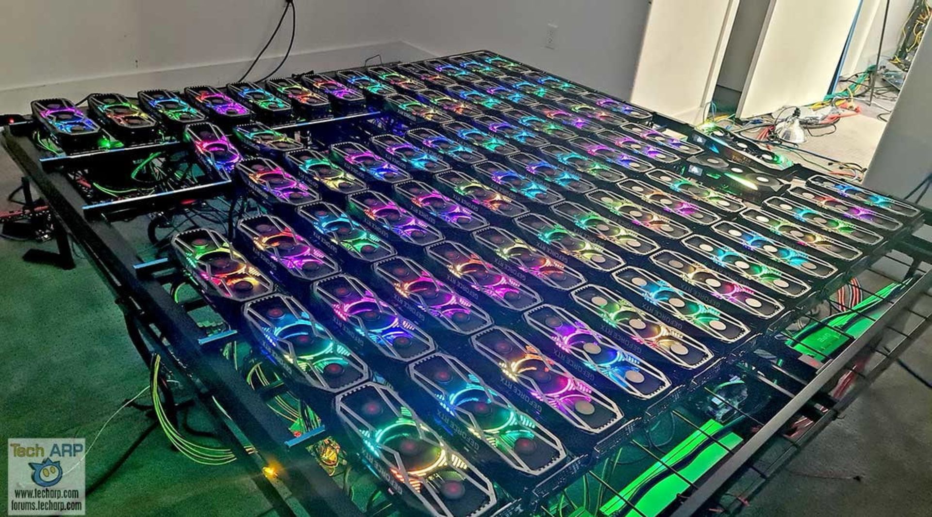 78 کارت گرافیک RTX 3080 در ریگ استخراج رمزارز با نور RGB