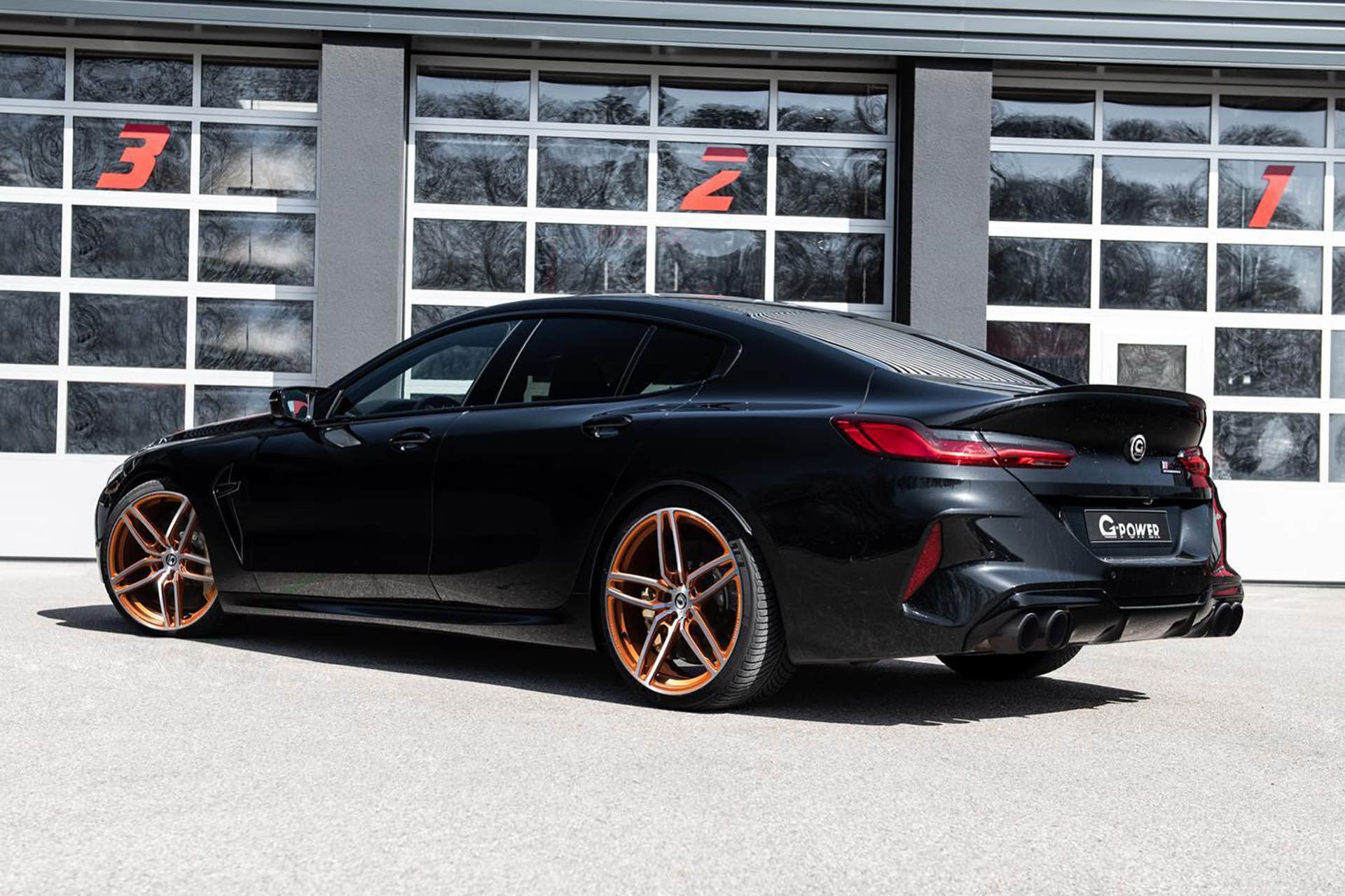 نمای عقب بی ام و M8 گرن کوپه / G-Power BMW M8 Gran Coupe تیونینگ جی پاور سیاه رنگ