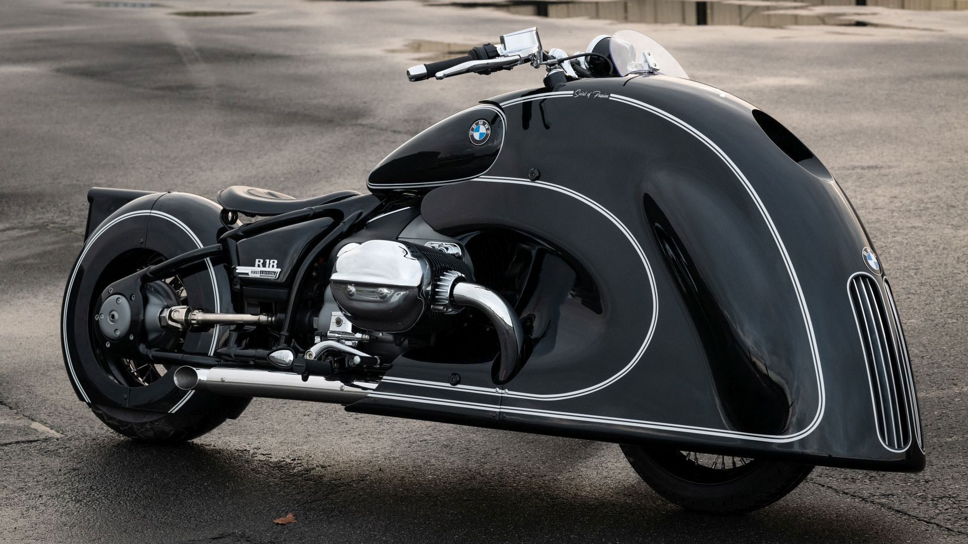 نمای جانبی موتورسیکلت بی ام و آر 18 / BMW R 18 سفارشی 