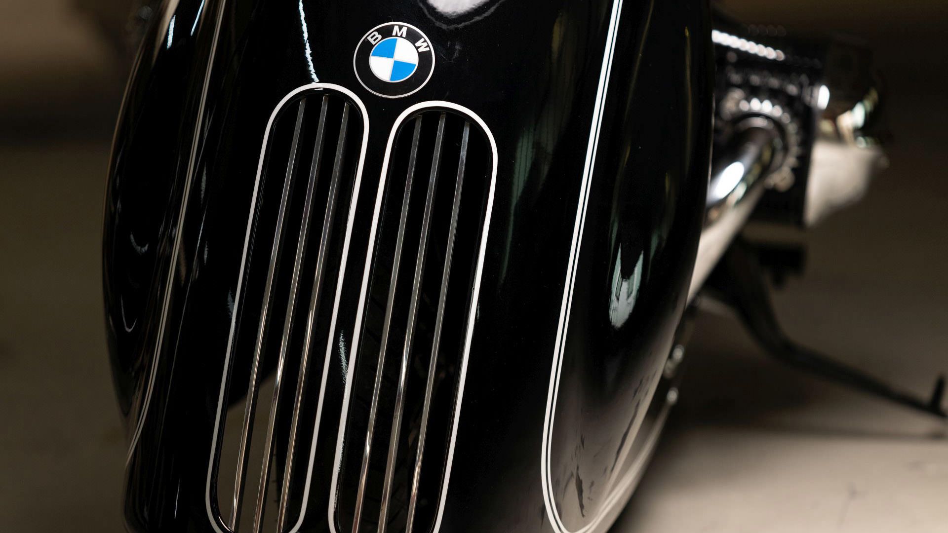 نمای جلوپنجره موتورسیکلت بی ام و آر 18 / BMW R 18 سفارشی کینگستون