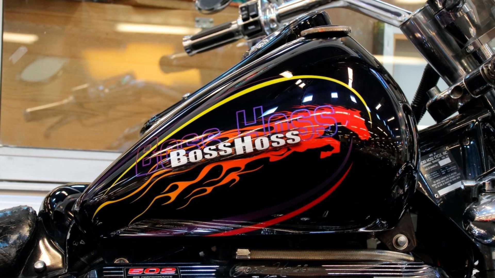 نمای مخزن سوخت موتورسیکلت باس هاس 502 / Boss Hoss 502 مجهز به پیشرانه 8/2 لیتری شورولت / Chevrolet 