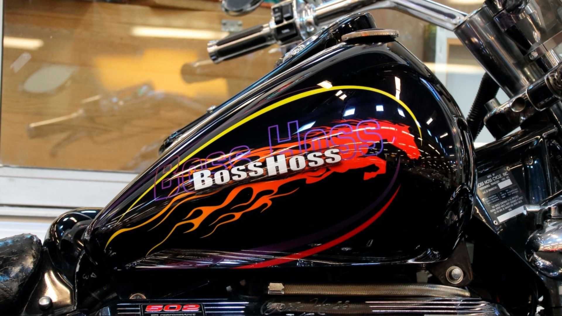 نمای مخزن سوخت موتورسیکلت باس هاس 502 / Boss Hoss 502 مجهز به پیشرانه 8/2 لیتری شورولت / Chevrolet 