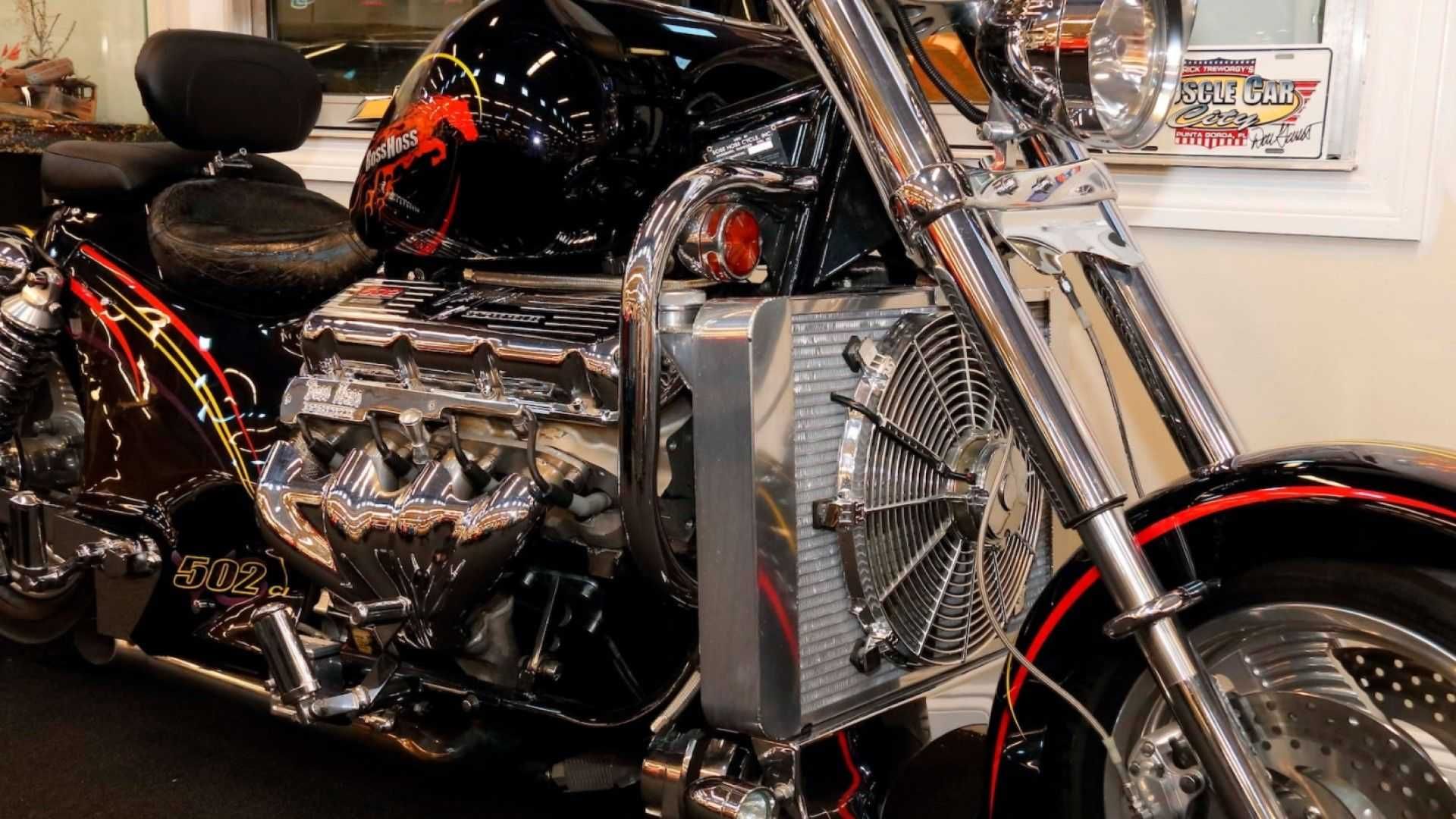 نمای فن پیشرانه موتورسیکلت باس هاس 502 / Boss Hoss 502 مجهز به پیشرانه 8/2 لیتری شورولت / Chevrolet 