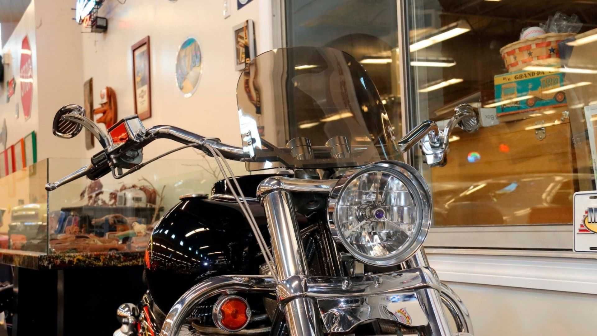 نمای چراغ جلو موتورسیکلت باس هاس 502 / Boss Hoss 502 مجهز به پیشرانه 8/2 لیتری شورولت / Chevrolet 