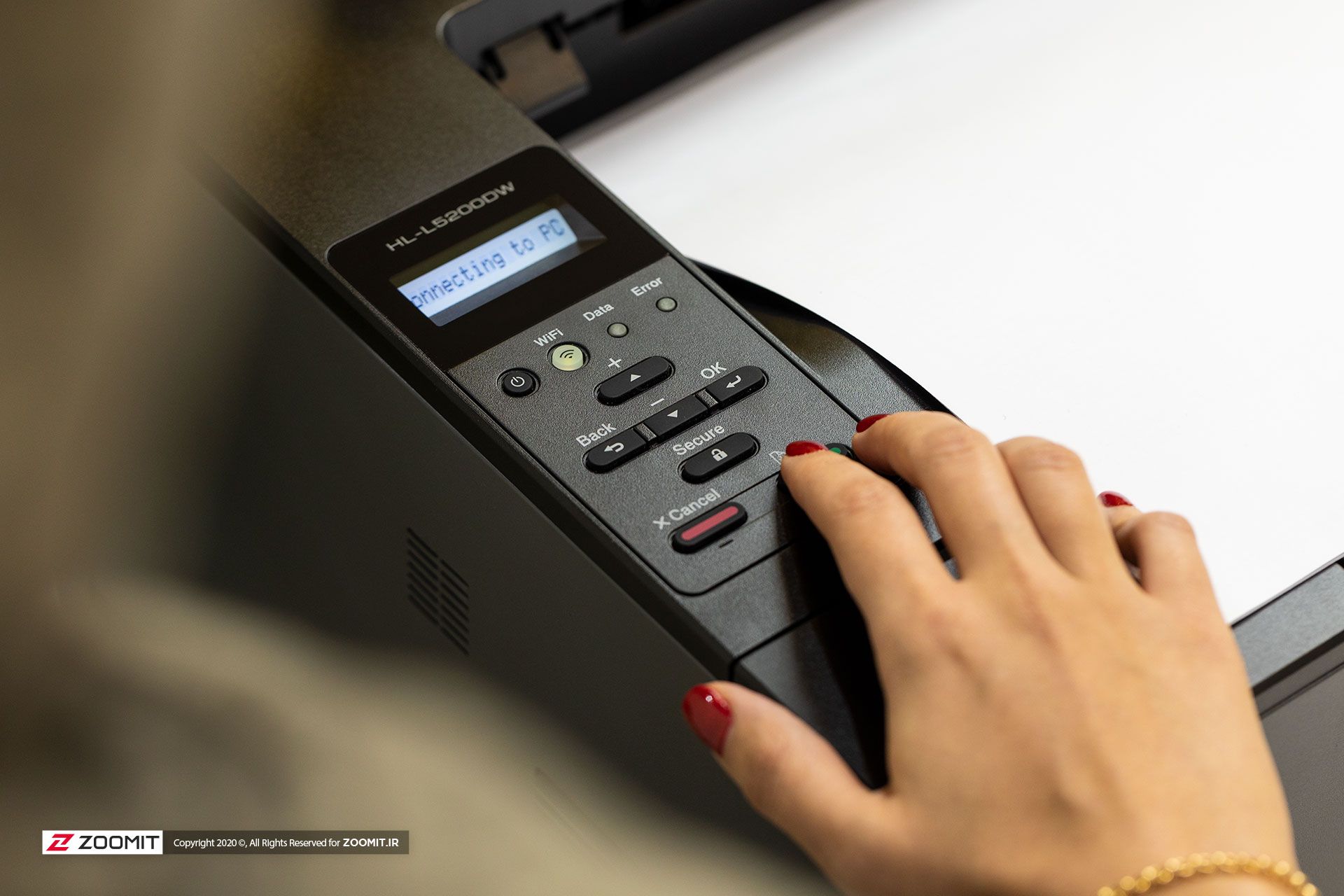 پرینتر Brother HL-L5200DW در حال استفاده